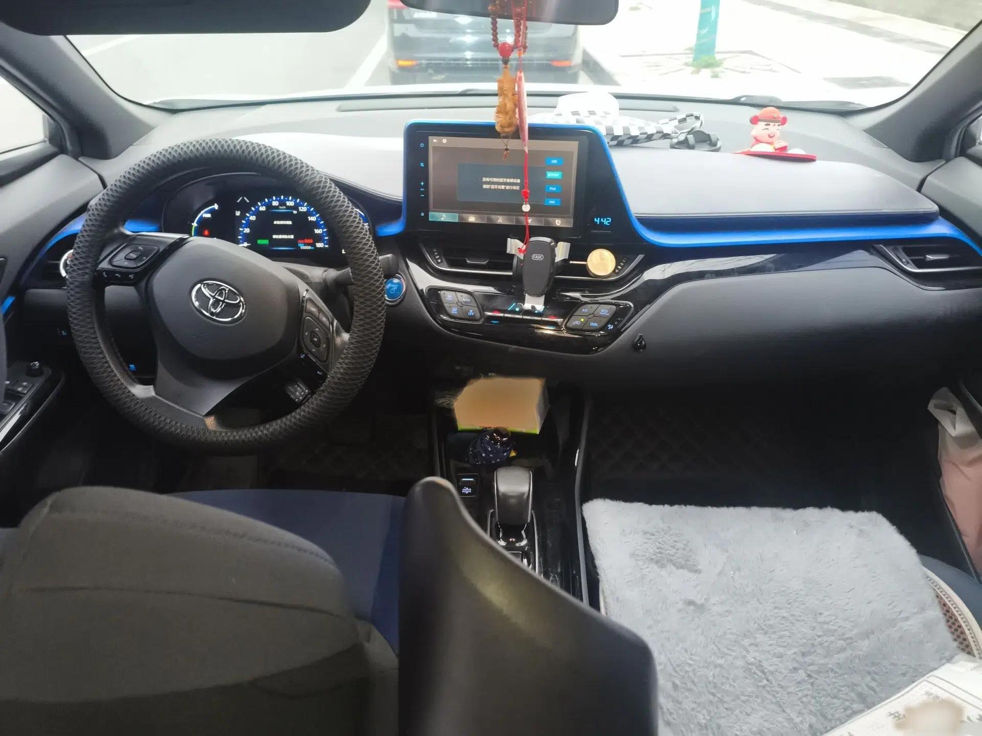 Toyota C-HR EV 2020 Luxury Sunroof Edition — миниатюра 18