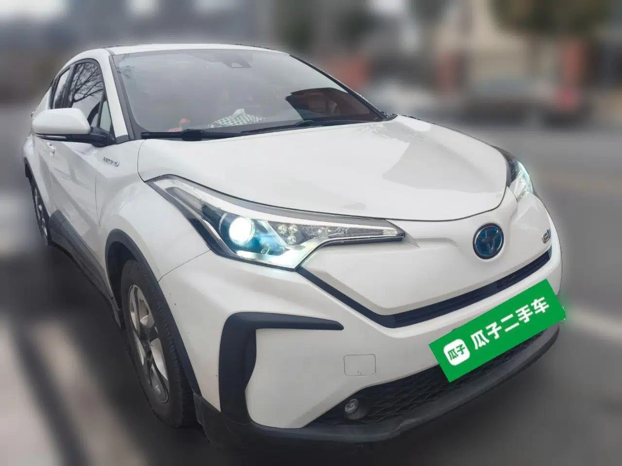Toyota C-HR EV 2020 Luxury Sunroof Edition — миниатюра 3