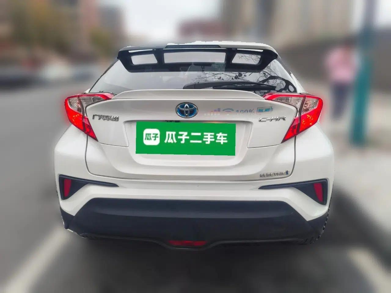 Toyota C-HR EV 2020 Luxury Sunroof Edition — миниатюра 5