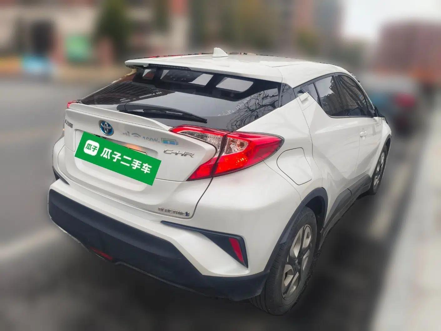 Toyota C-HR EV 2020 Luxury Sunroof Edition — миниатюра 6