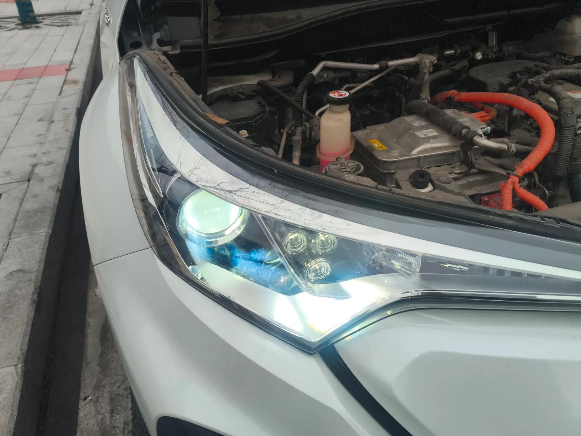 Toyota C-HR EV 2020 Luxury Sunroof Edition — миниатюра 7