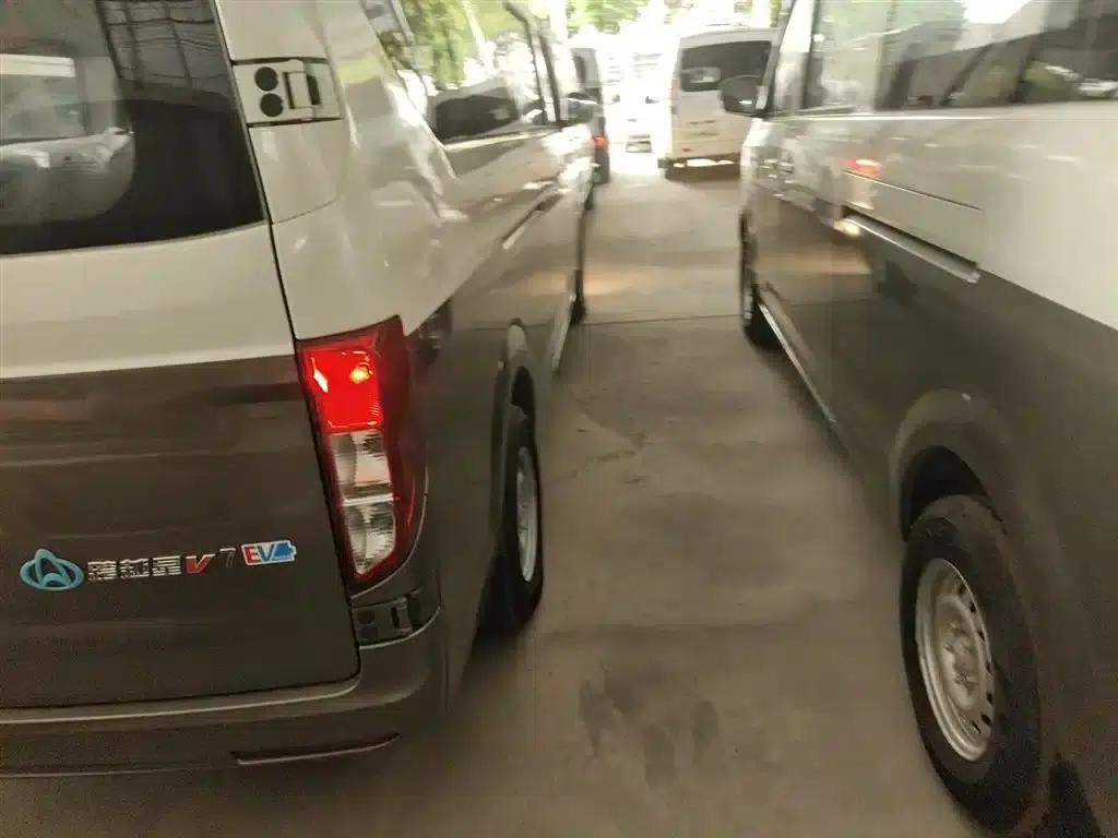 Crossstar V7 EV 2024 Model, 316km/h, Luxury 7-Seater with Double Doors — миниатюра 24