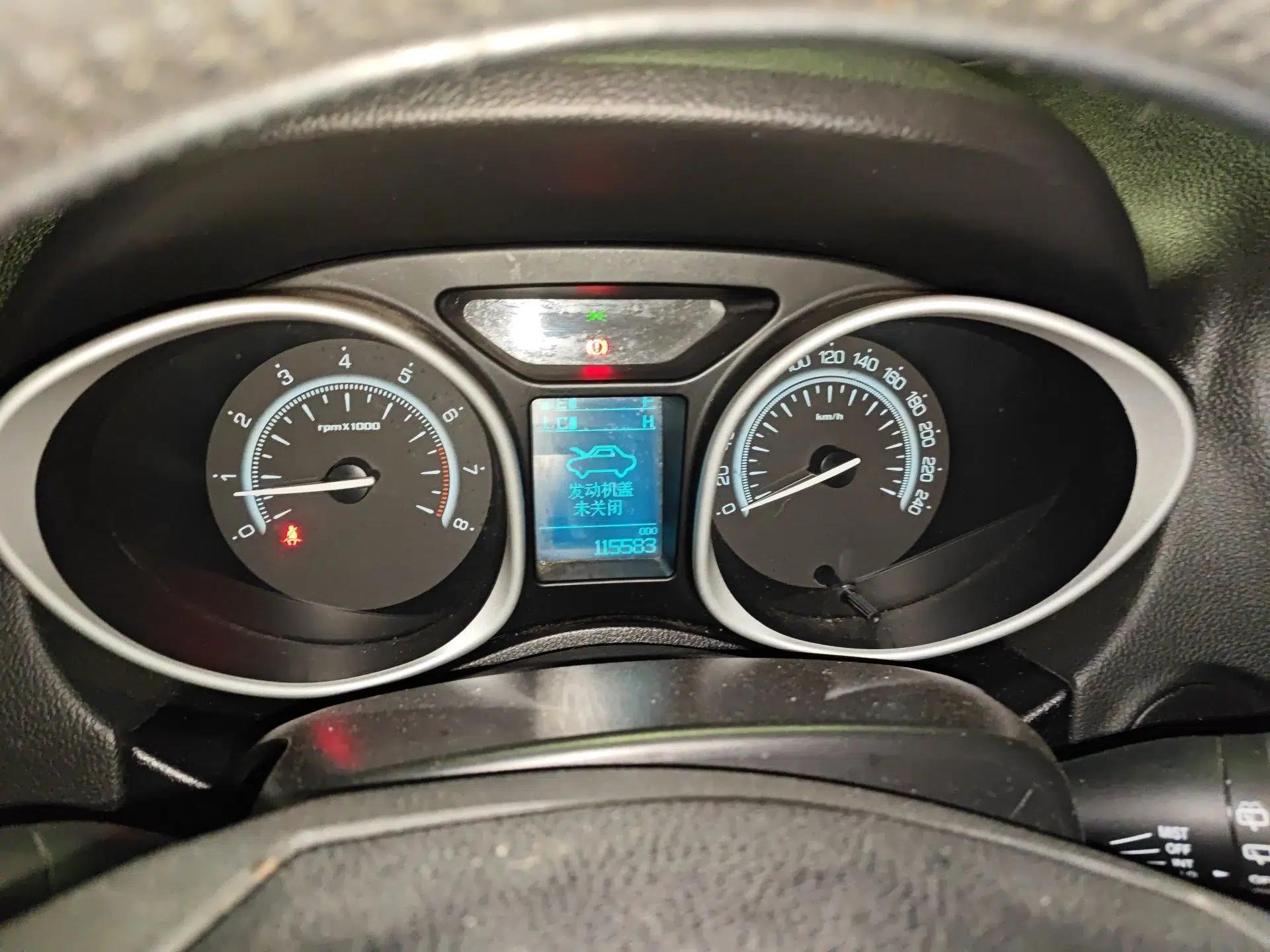 GAC Trumpchi GS5 Super 2015 2.0L Manual Two-Wheel Drive Elite Edition — миниатюра 12