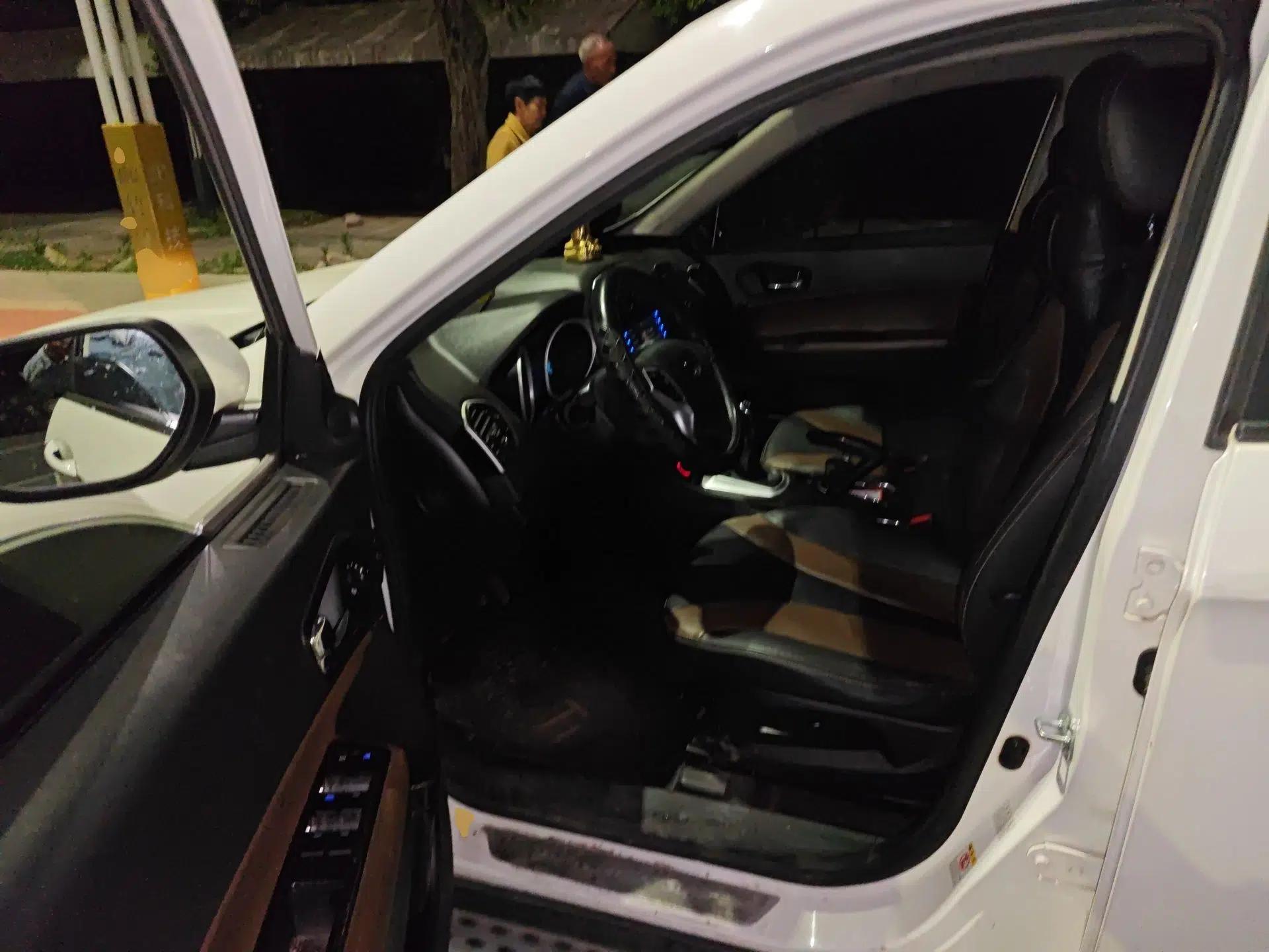 GAC Trumpchi GS5 Super 2015 2.0L Manual Two-Wheel Drive Elite Edition — миниатюра 17