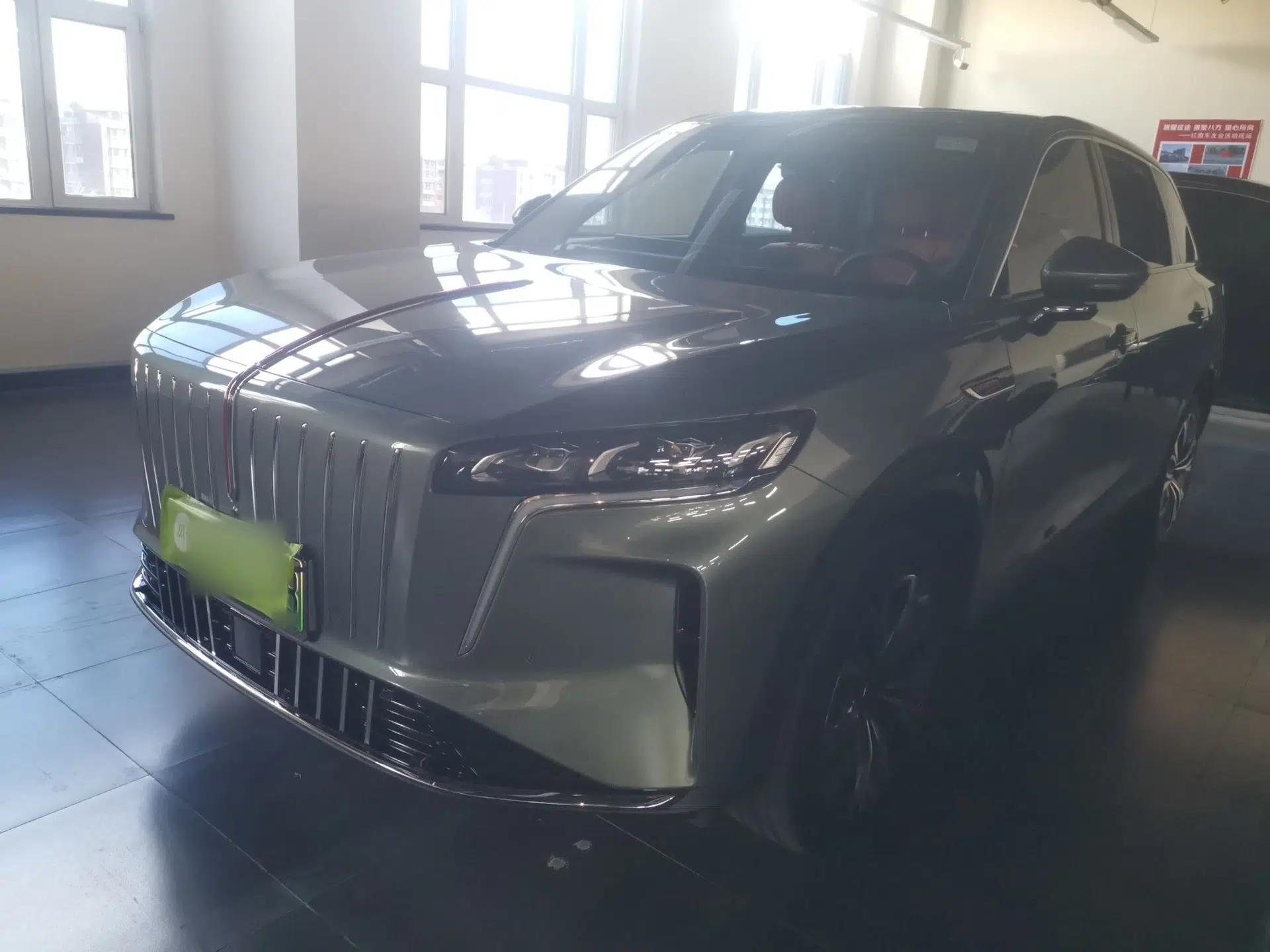 Hongqi HS6 PHEV 2026 220 All-Wheel Drive Smart Hybrid Version — миниатюра 1