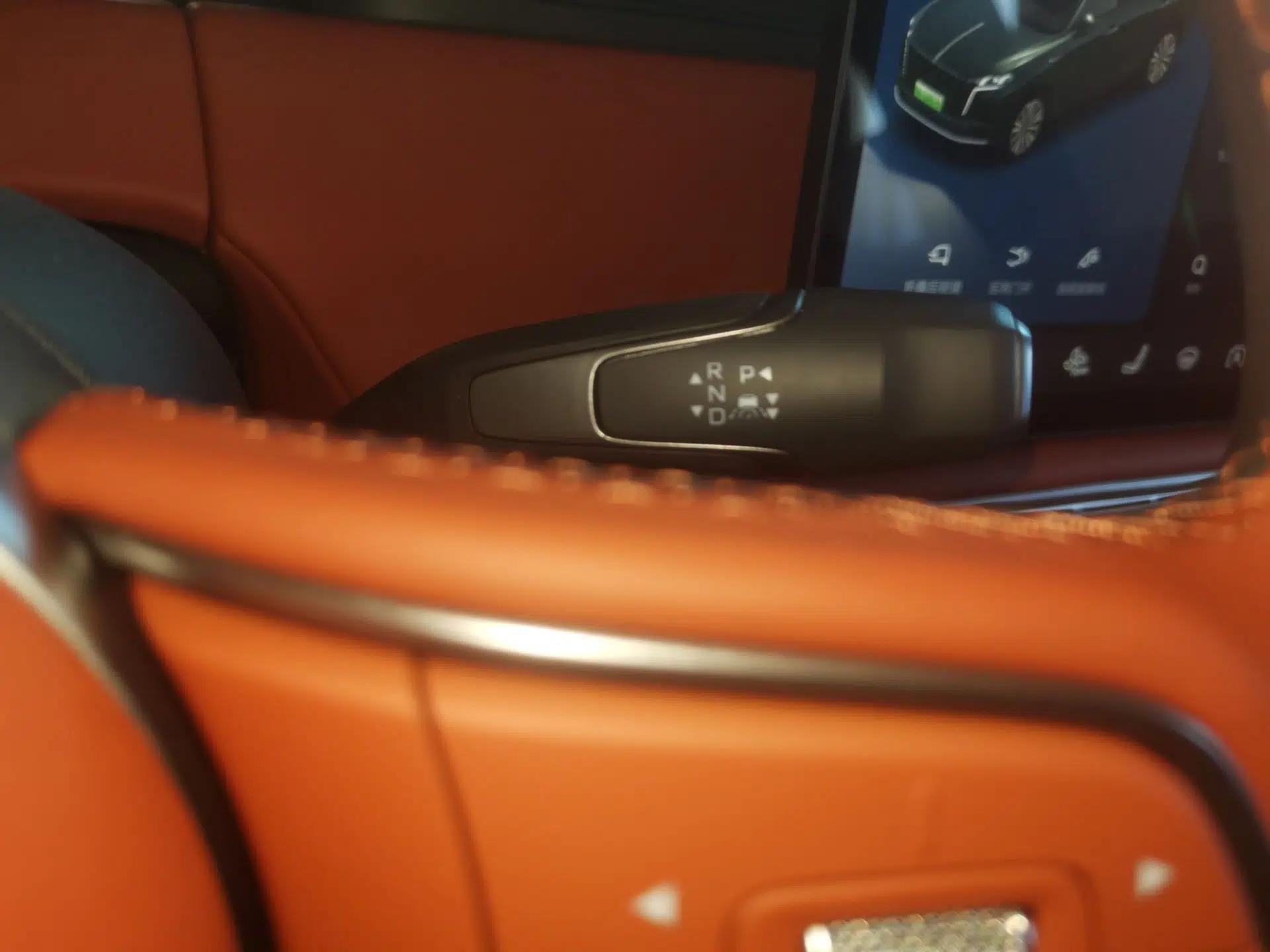Hongqi HS6 PHEV 2026 220 All-Wheel Drive Smart Hybrid Version — миниатюра 17