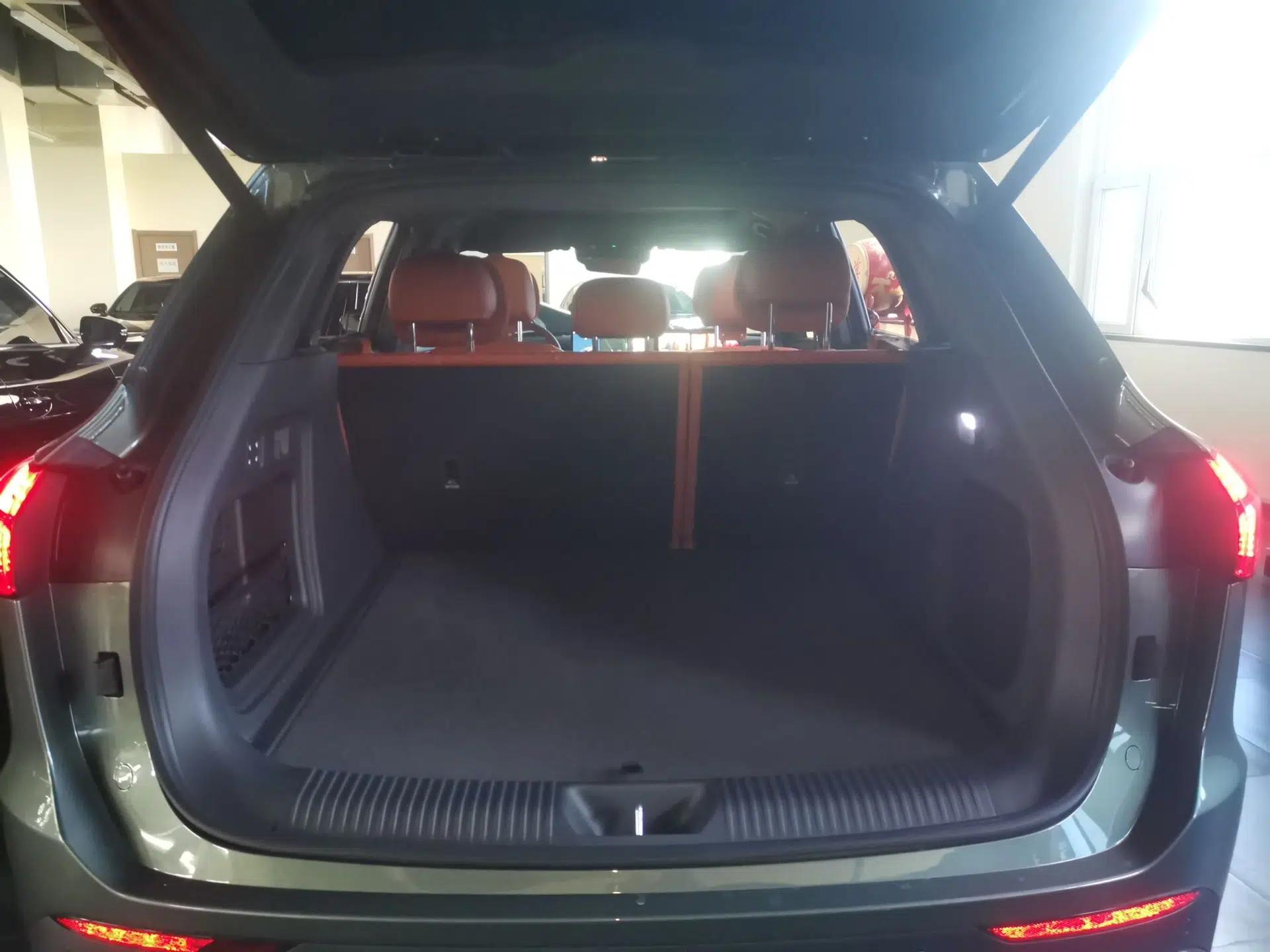 Hongqi HS6 PHEV 2026 220 All-Wheel Drive Smart Hybrid Version — миниатюра 22