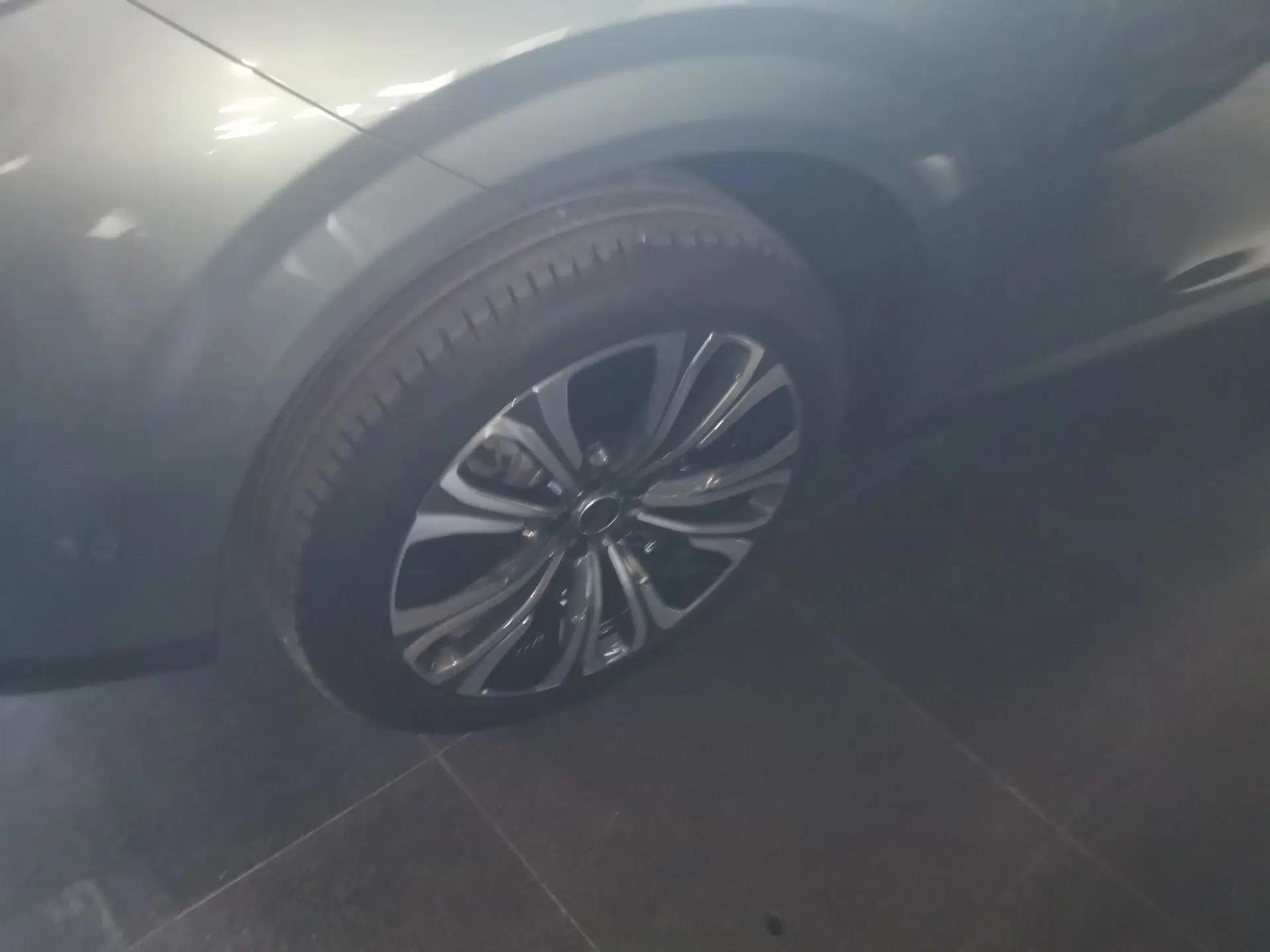 Hongqi HS6 PHEV 2026 220 All-Wheel Drive Smart Hybrid Version — миниатюра 8
