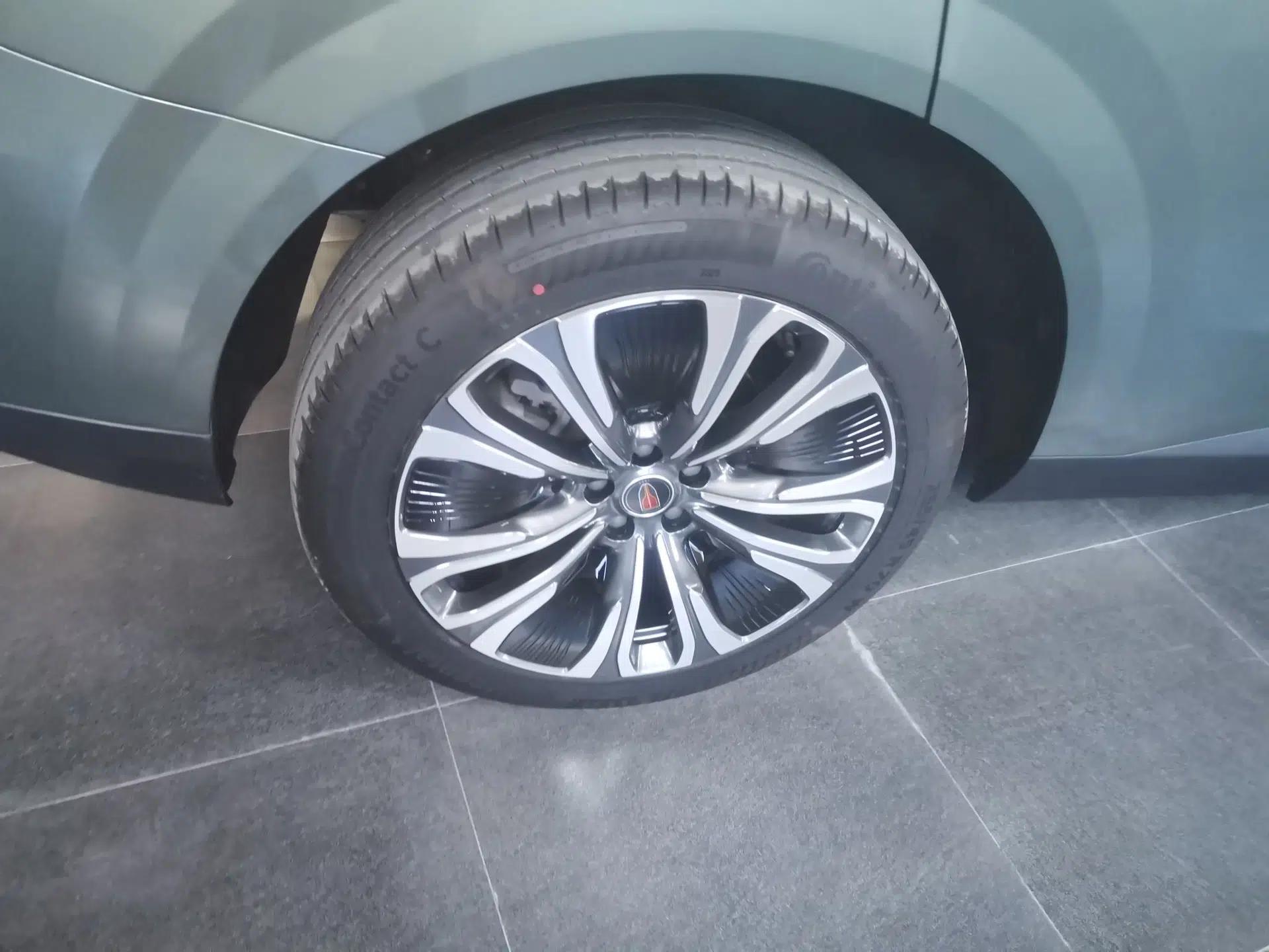Hongqi HS6 PHEV 2026 220 All-Wheel Drive Smart Hybrid Version — миниатюра 10