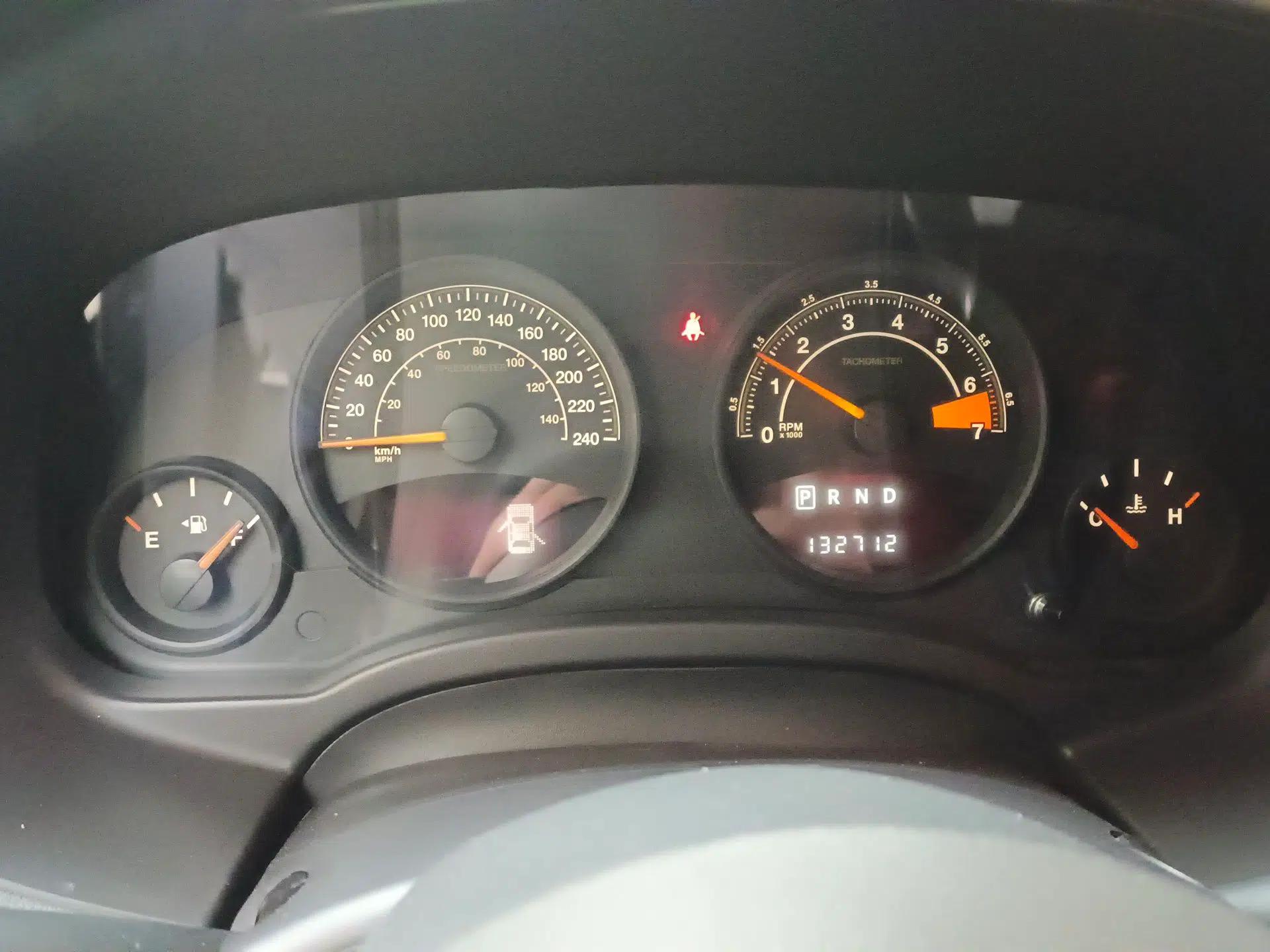 Jeep Patriot 2013 2.4 Sport Edition — миниатюра 12