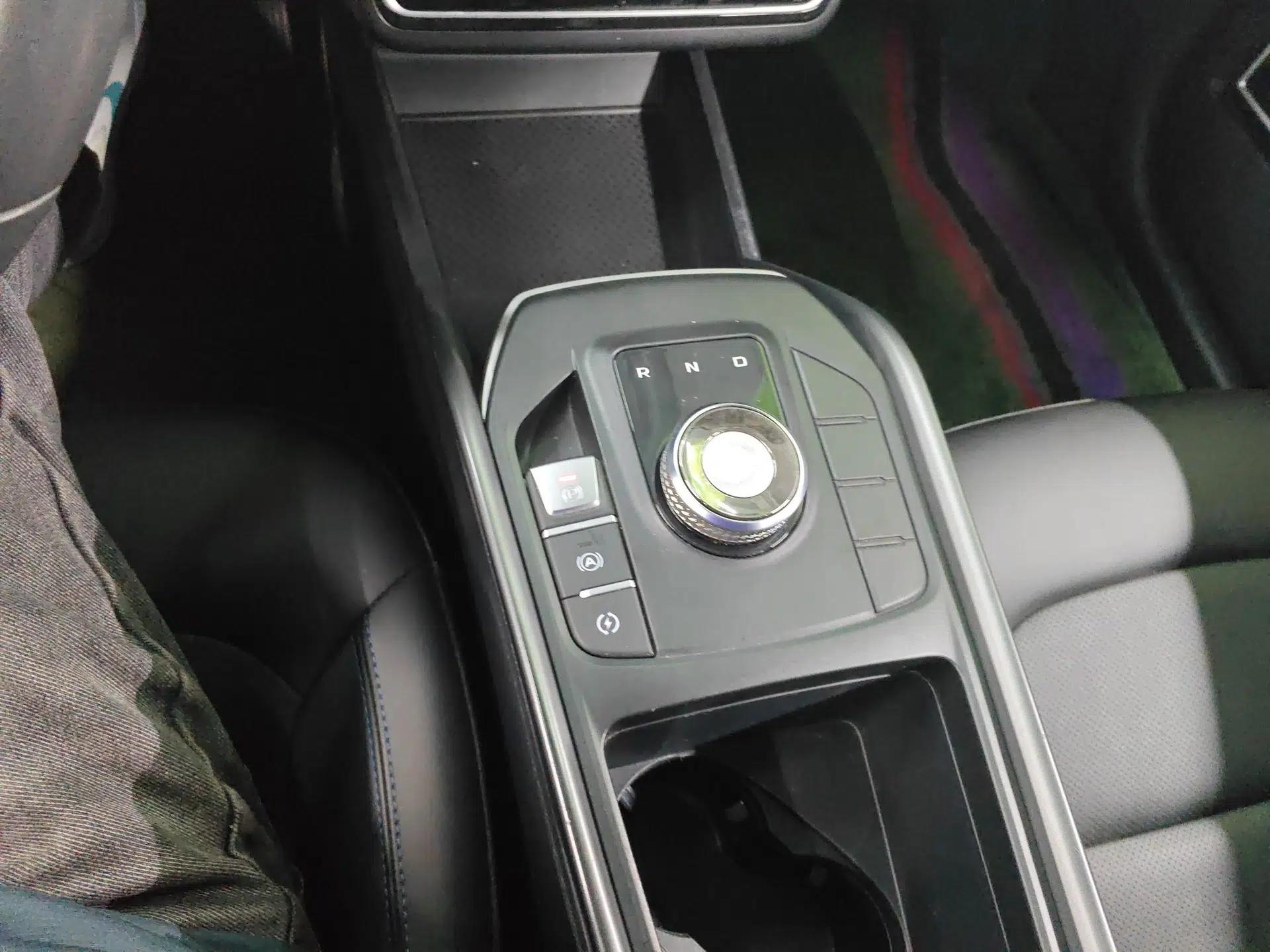 Geely Auto Emgrand New Energy 2022 EV Pro Ride-Hailing Version Lithium Iron Phosphate — миниатюра 17