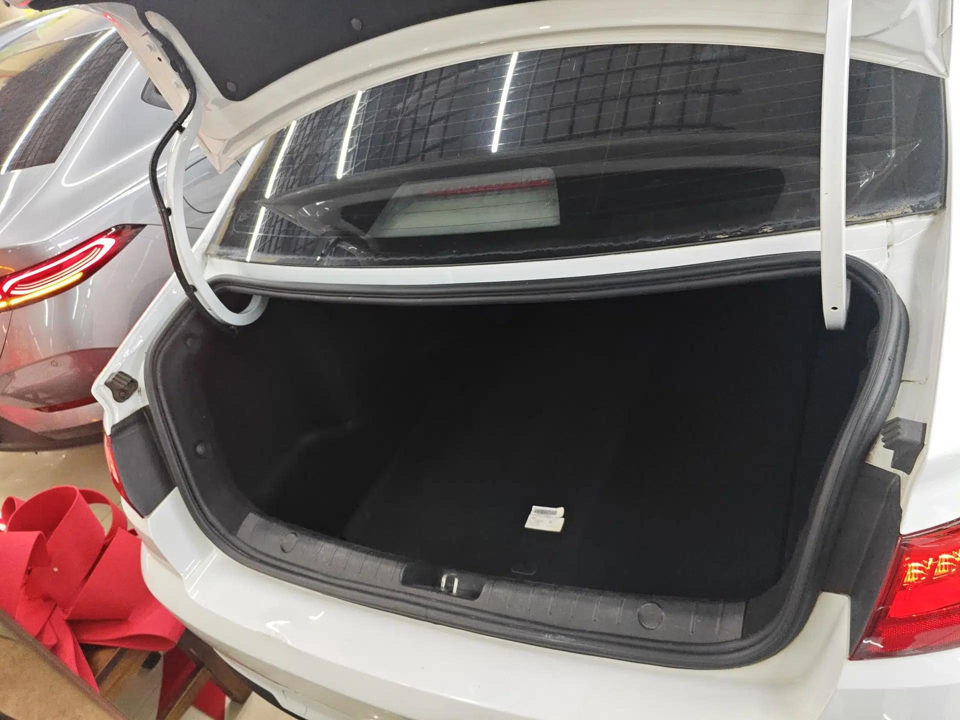 Geely Auto Emgrand New Energy 2022 EV Pro Ride-Hailing Version Lithium Iron Phosphate — миниатюра 22