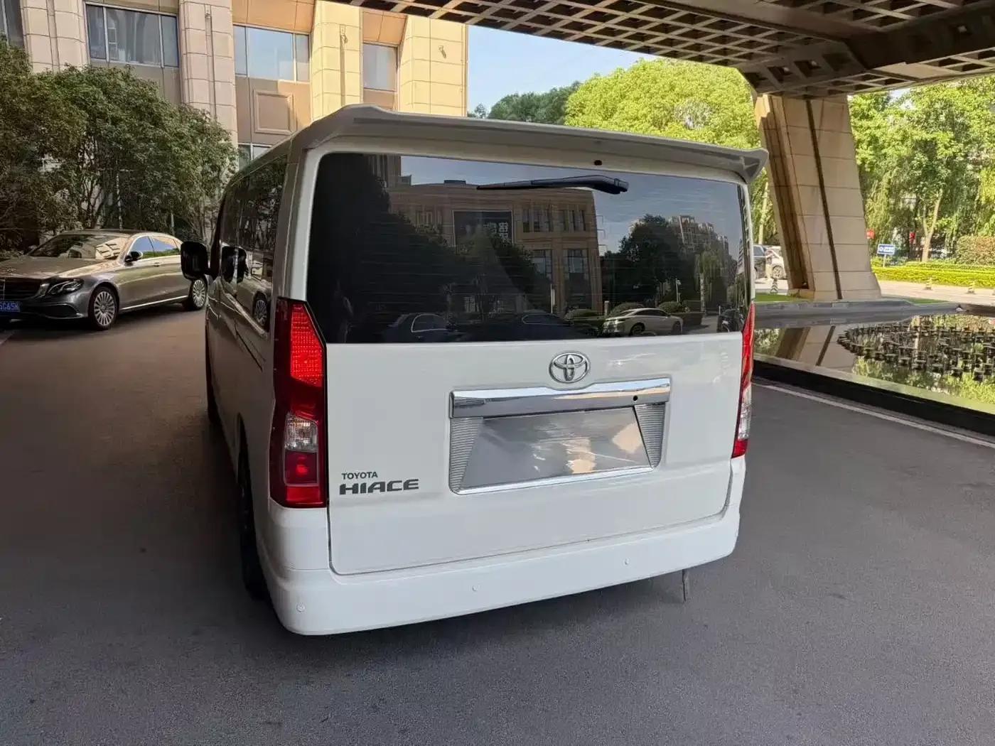 2022 HIACE 3.5L Middle East Edition — миниатюра 2