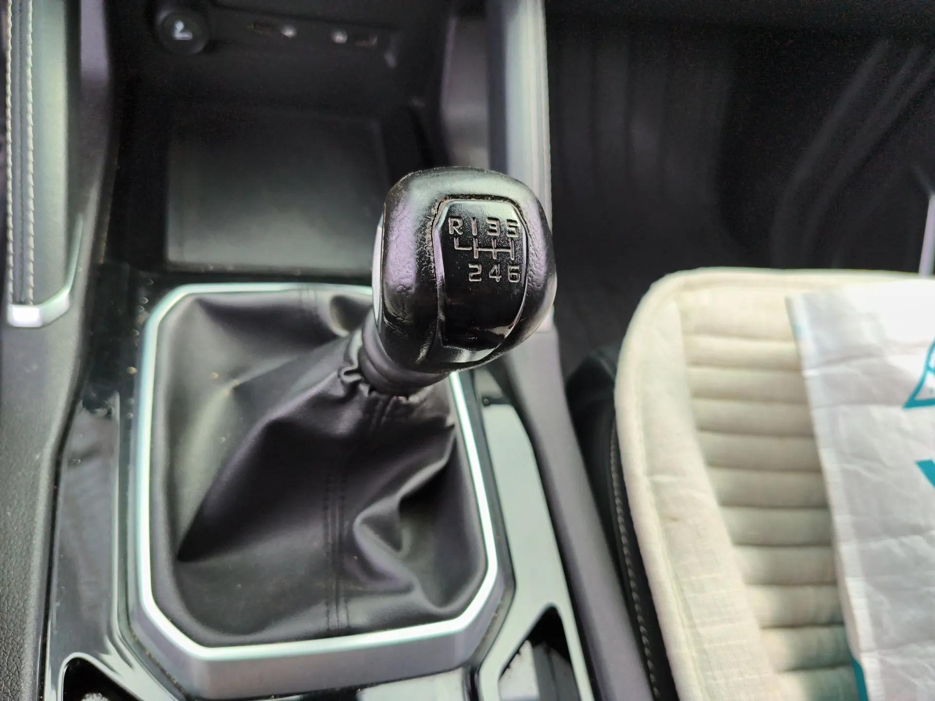 JMC Yuhu 9 2019 2.0T Manual Gasoline Two-Wheel Drive Comfort Edition — миниатюра 15