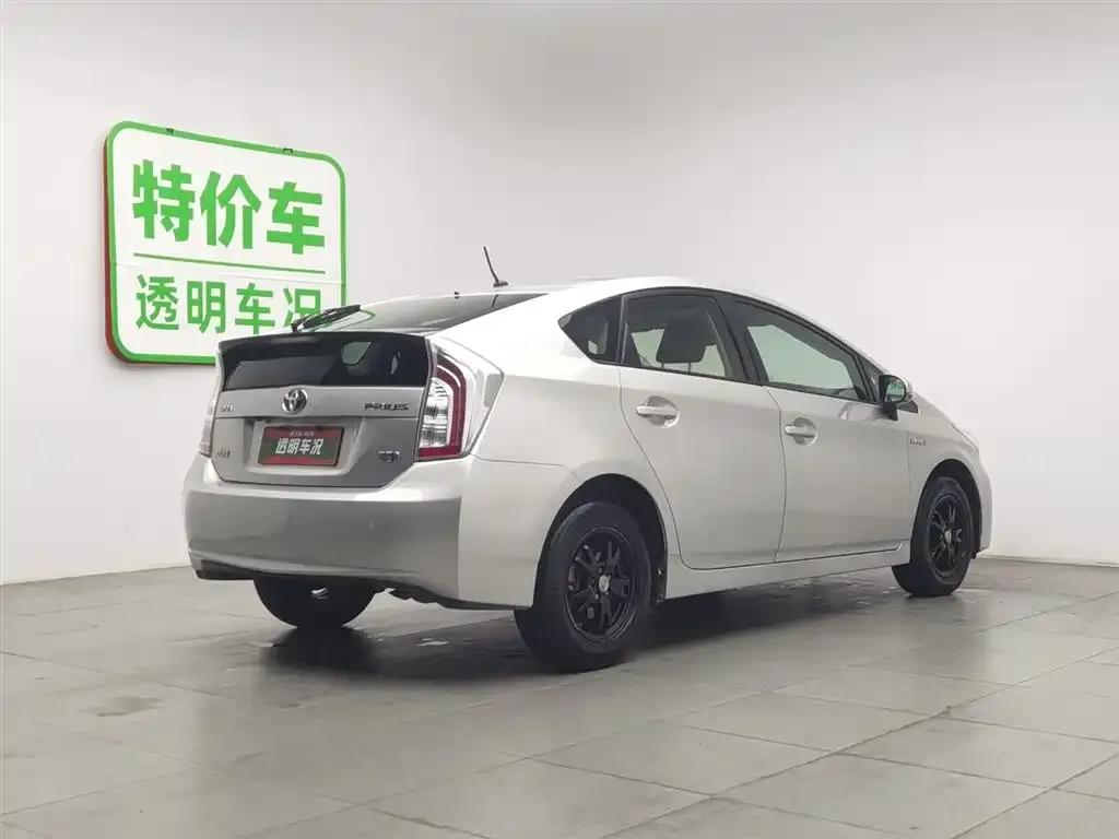2012 Prius 1.8L Luxury Advanced Edition — миниатюра 2