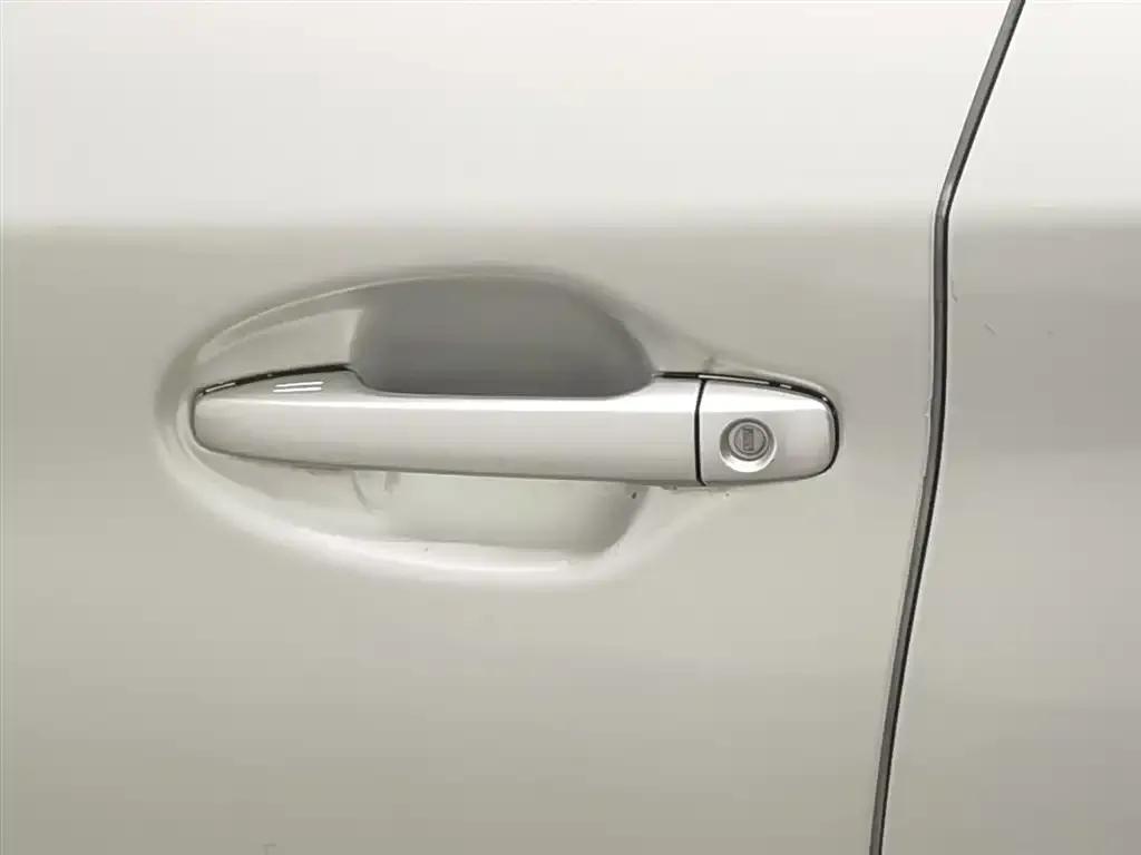 2012 Prius 1.8L Luxury Advanced Edition — миниатюра 18