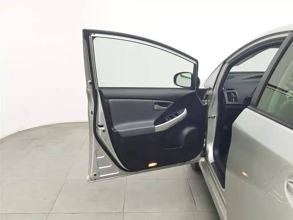 2012 Prius 1.8L Luxury Advanced Edition — миниатюра 8