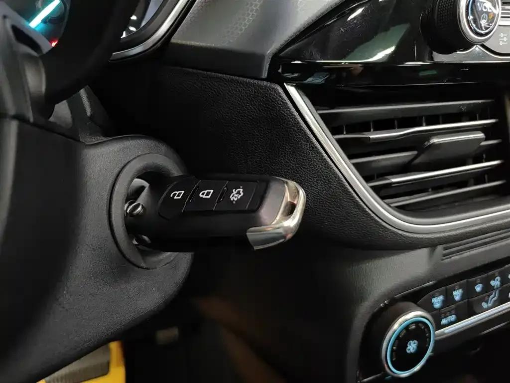 Ford Focus Active 2020 EcoBoost 180 Automatic Trend Edition — миниатюра 17