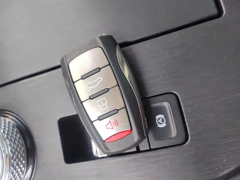 Haval H6 New Energy 2023 DHT-PHEV 110KM Joyful Edition — миниатюра 9