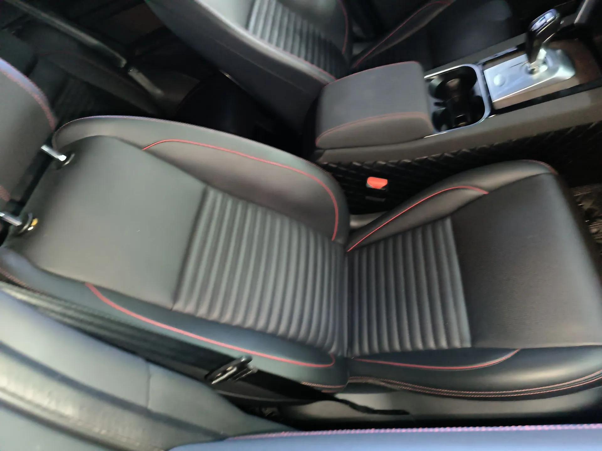 Land Rover Discovery Sport New Energy 2021 P300e Performance Tech Edition — миниатюра 23