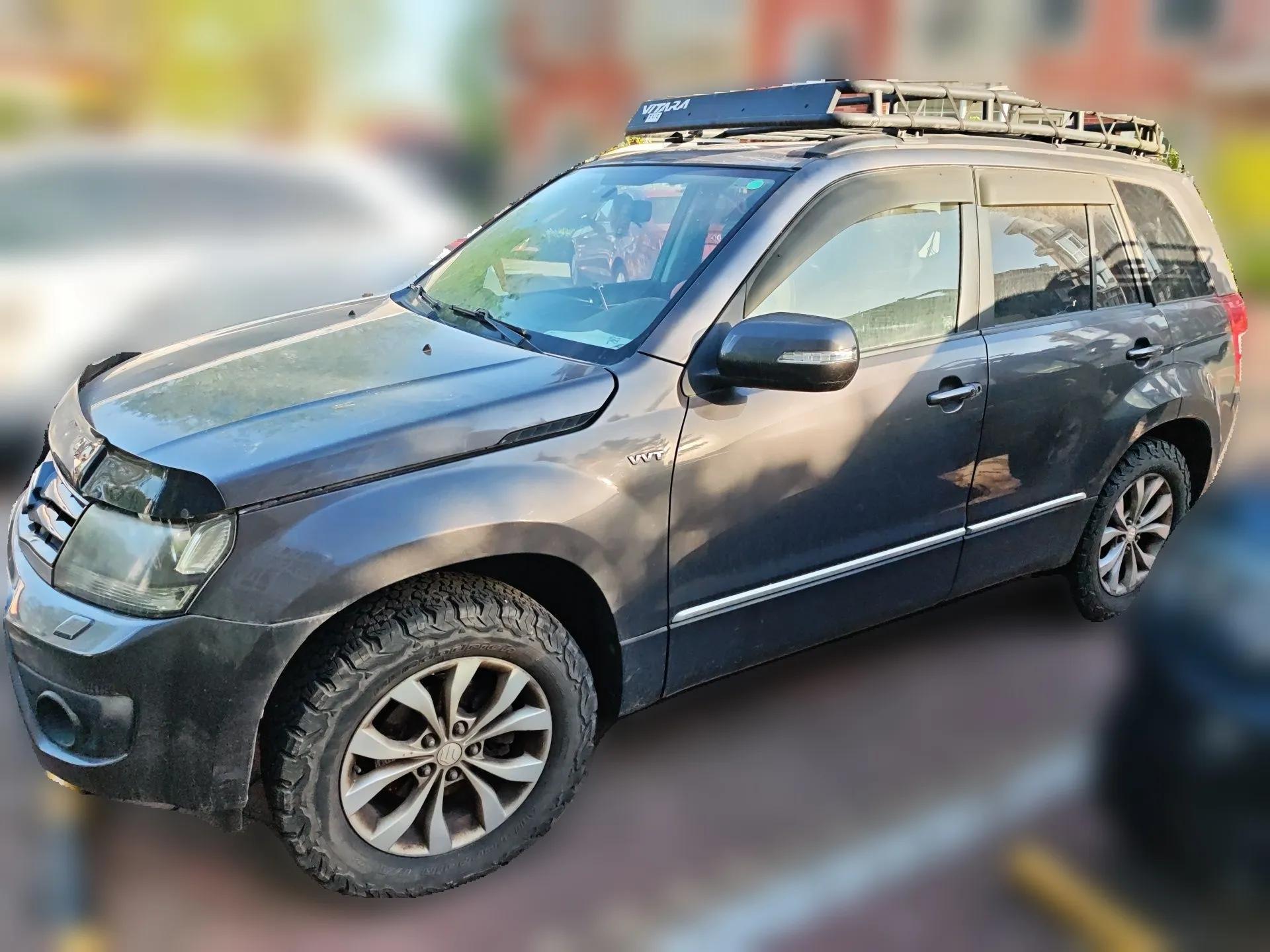 Suzuki Grand Vitara 2012 2.4L MT Luxury Navigation 5-Door Version — миниатюра 1