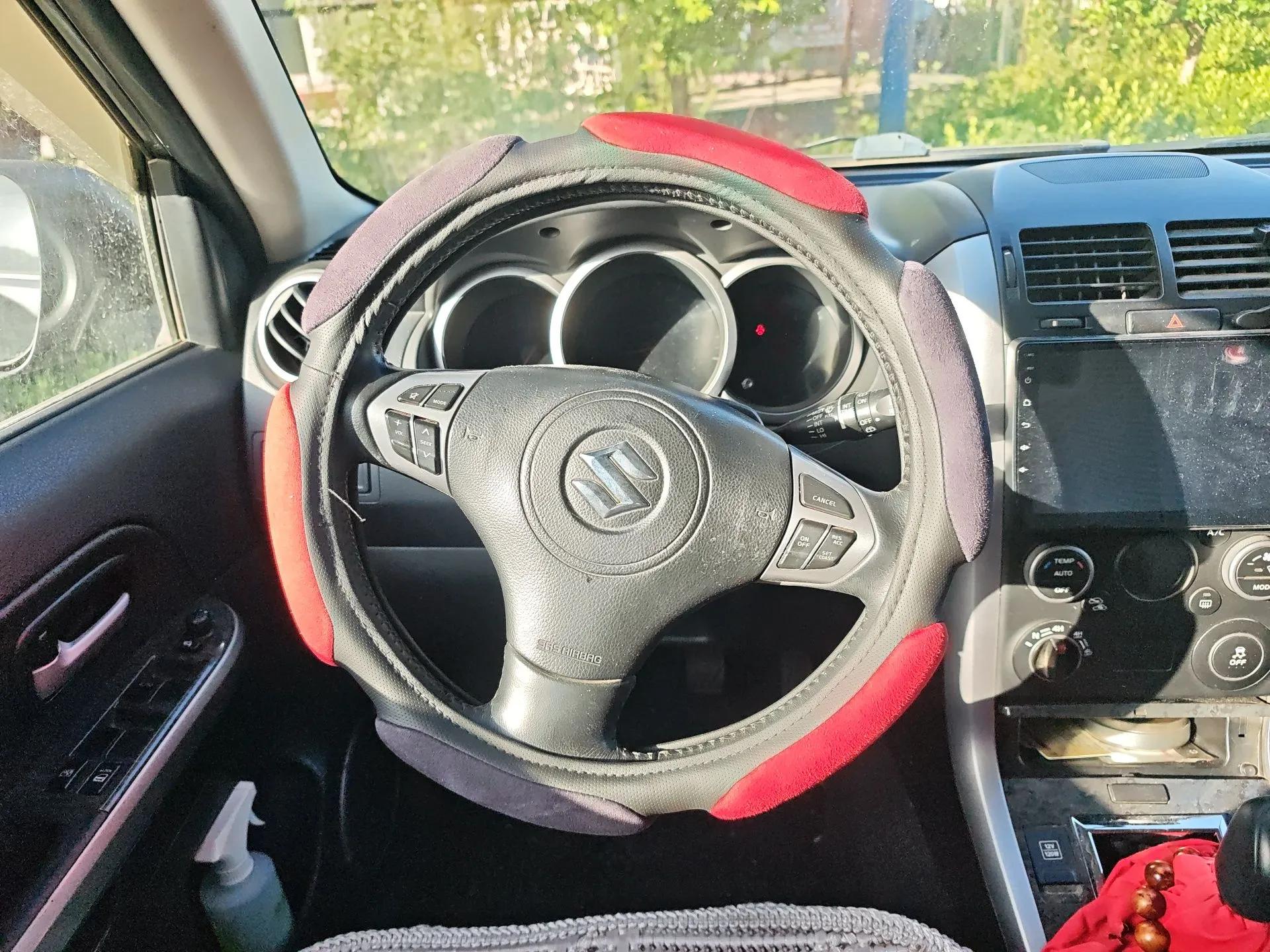 Suzuki Grand Vitara 2012 2.4L MT Luxury Navigation 5-Door Version — миниатюра 11