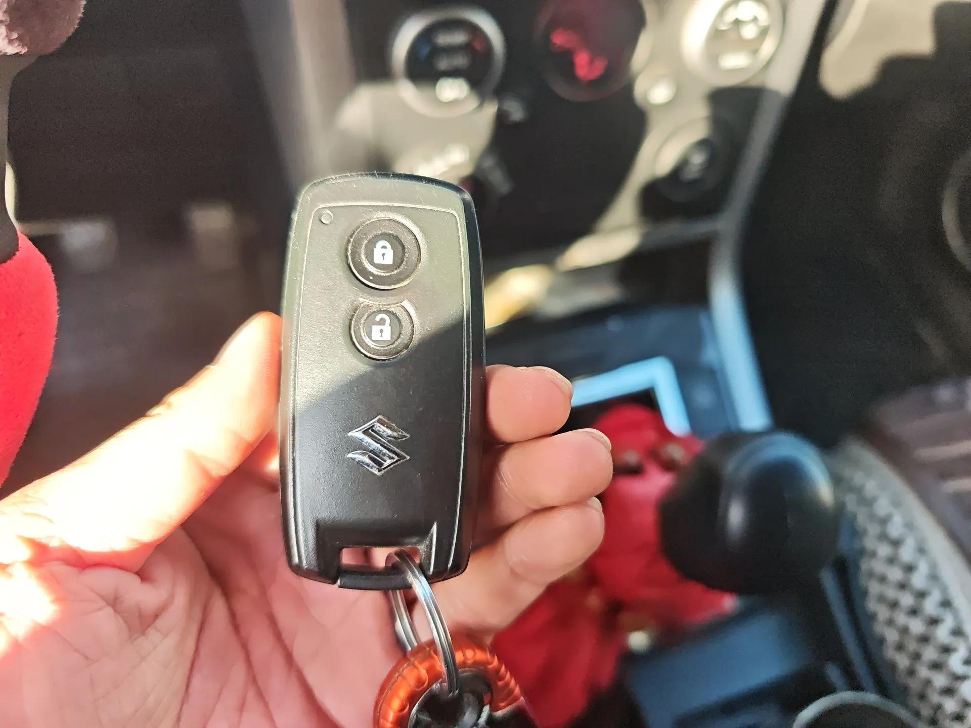 Suzuki Grand Vitara 2012 2.4L MT Luxury Navigation 5-Door Version — миниатюра 9