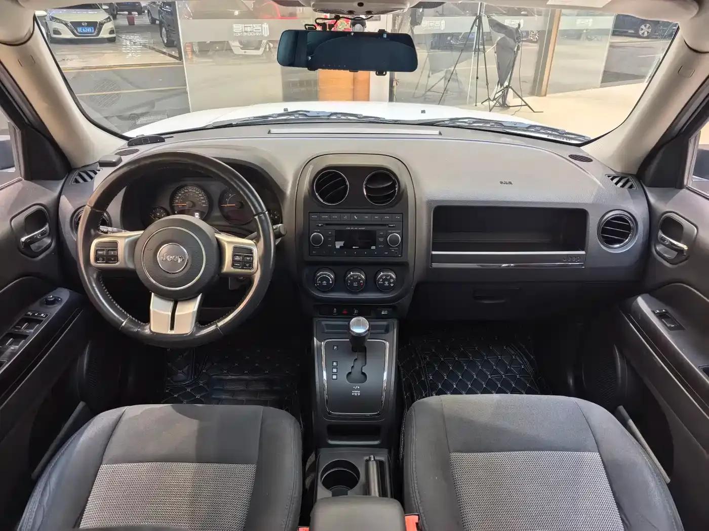 2014 Jeep Compass 2.4L Sport Edition — миниатюра 12