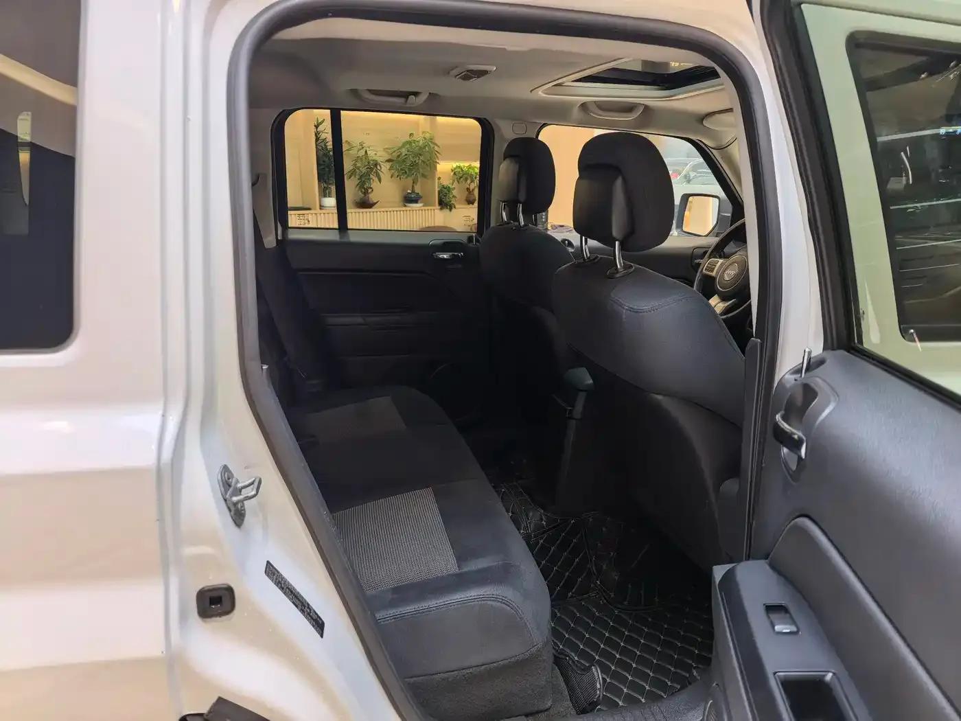 2014 Jeep Compass 2.4L Sport Edition — миниатюра 13