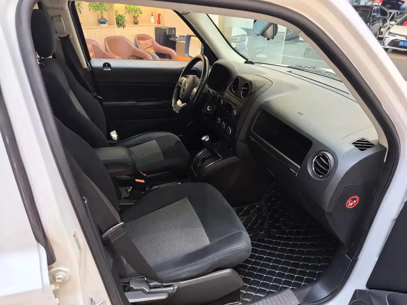 2014 Jeep Compass 2.4L Sport Edition — миниатюра 15