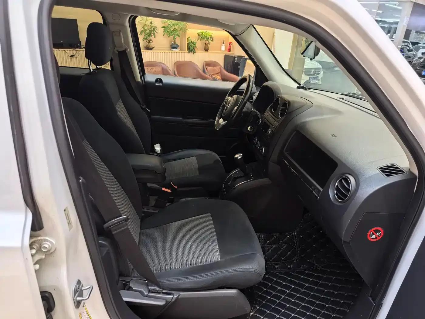 2014 Jeep Compass 2.4L Sport Edition — миниатюра 16