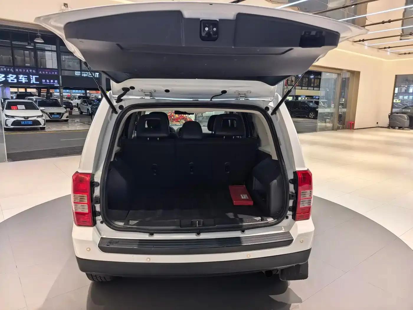 2014 Jeep Compass 2.4L Sport Edition — миниатюра 17