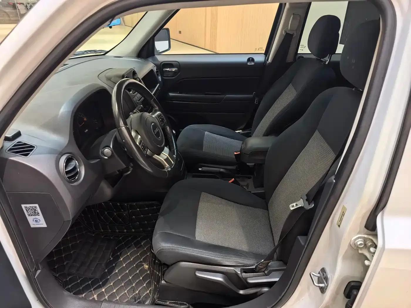 2014 Jeep Compass 2.4L Sport Edition — миниатюра 8