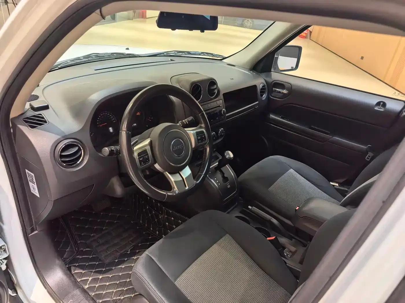 2014 Jeep Compass 2.4L Sport Edition — миниатюра 9