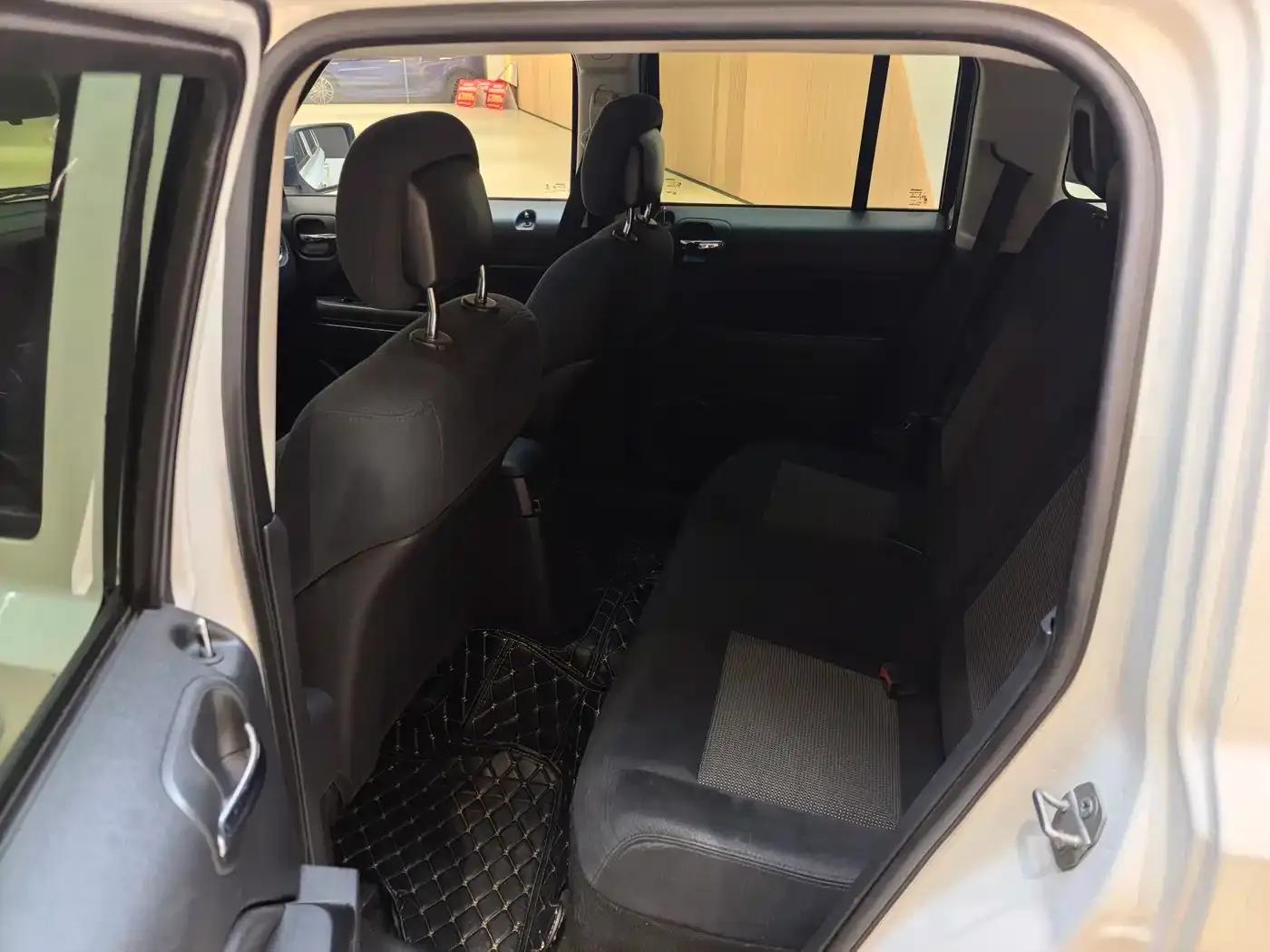 2014 Jeep Compass 2.4L Sport Edition — миниатюра 10