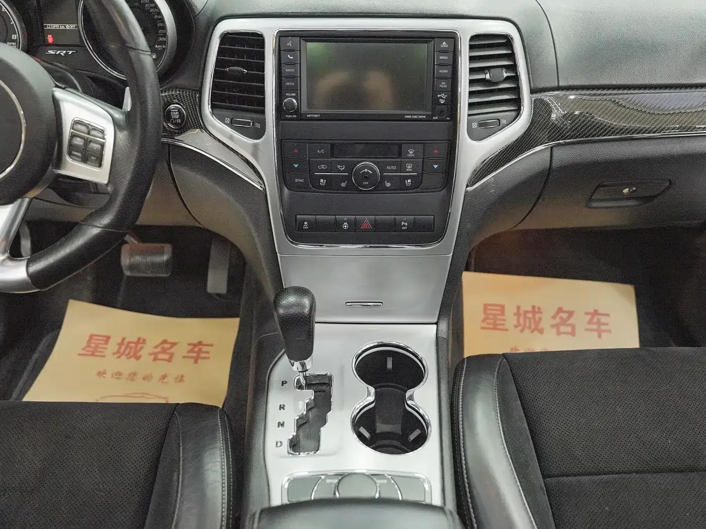 2012 Jeep Grand Cherokee SRT 6.4L SRT8 — миниатюра 12