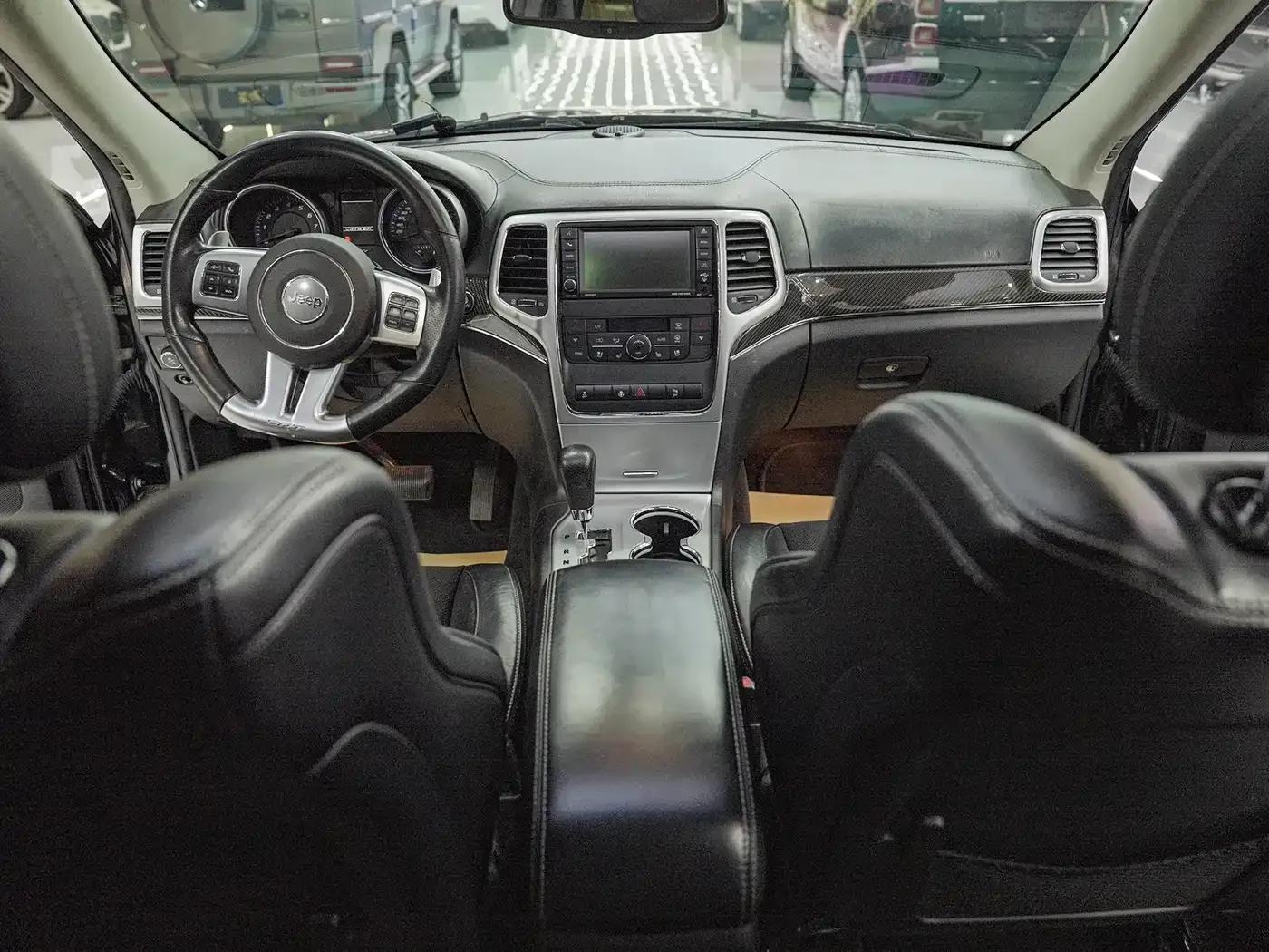 2012 Jeep Grand Cherokee SRT 6.4L SRT8 — миниатюра 13