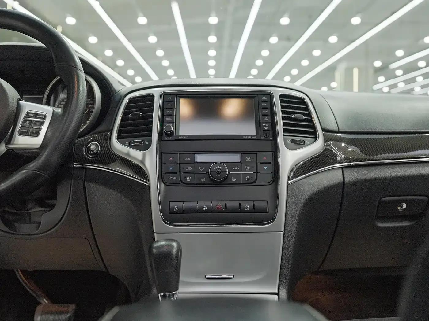 2012 Jeep Grand Cherokee SRT 6.4L SRT8 — миниатюра 14