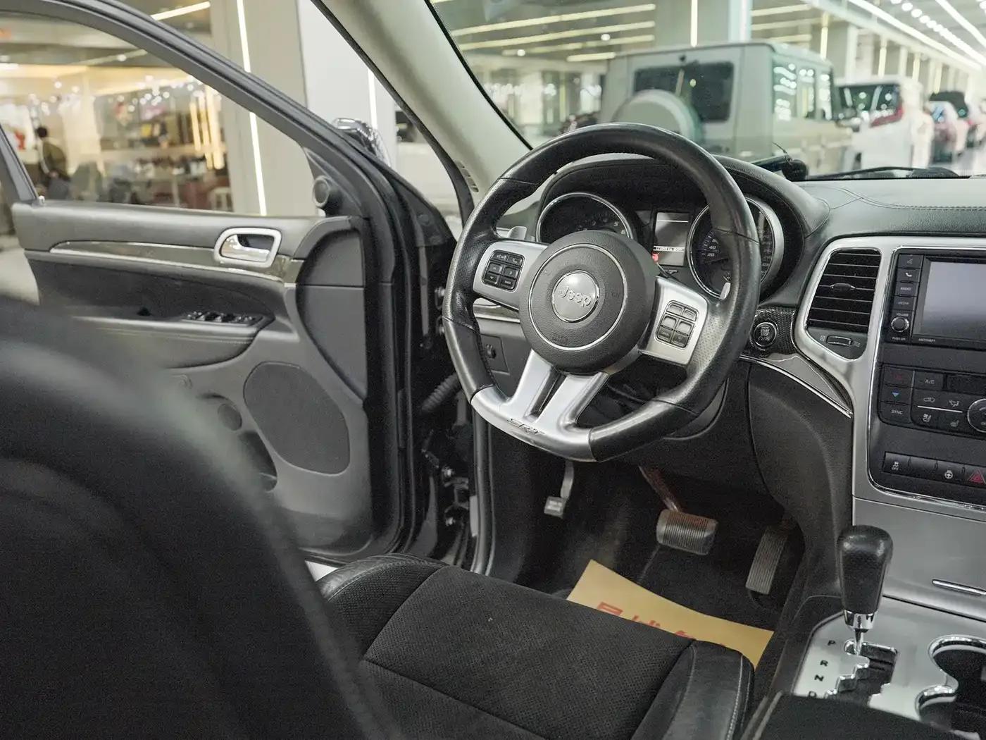 2012 Jeep Grand Cherokee SRT 6.4L SRT8 — миниатюра 15