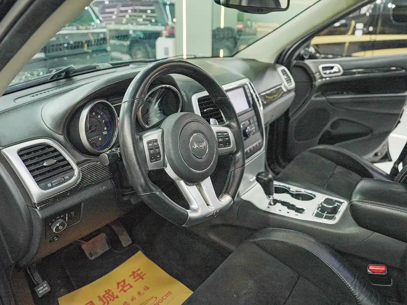 2012 Jeep Grand Cherokee SRT 6.4L SRT8 — миниатюра 17