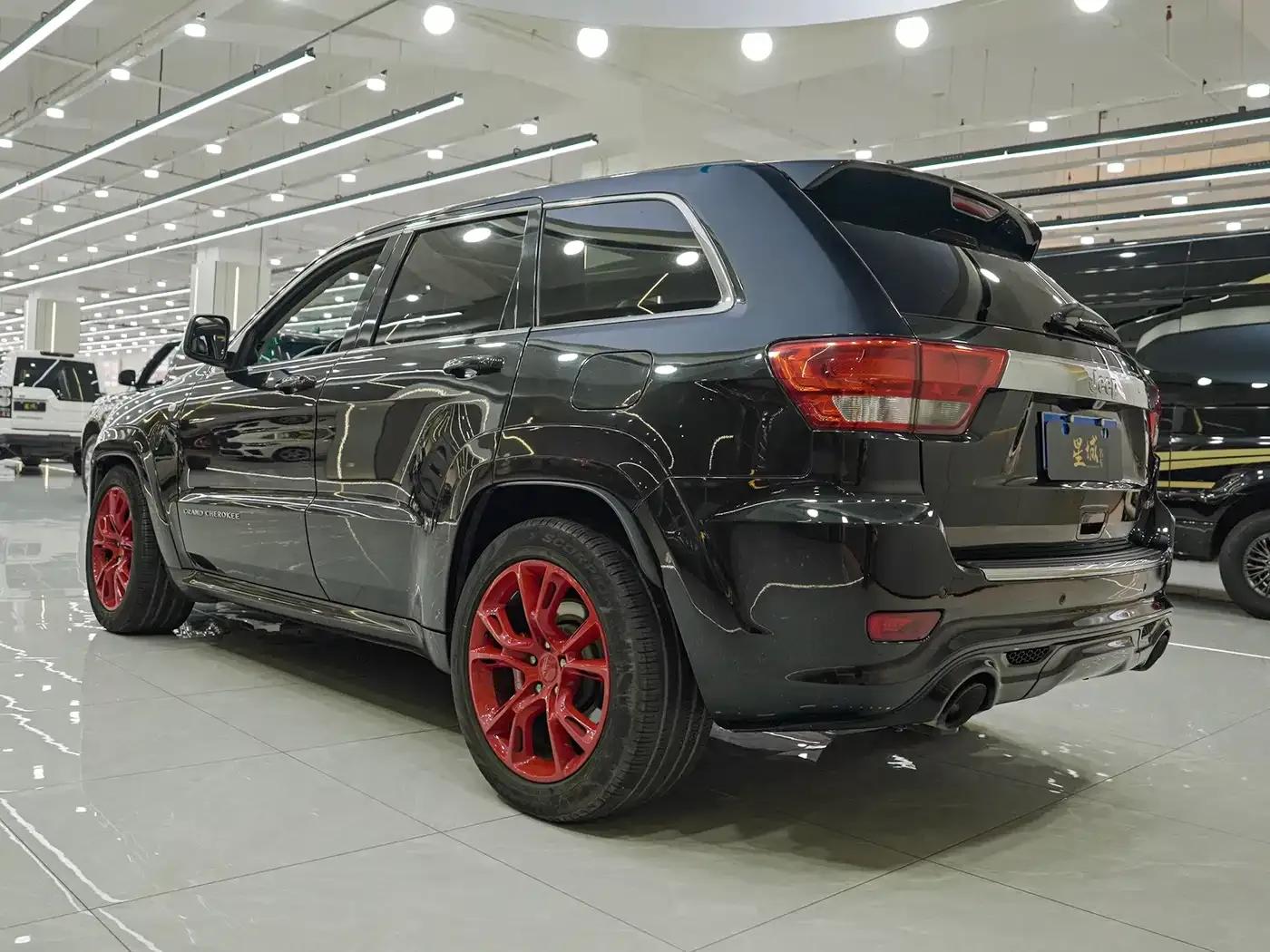 2012 Jeep Grand Cherokee SRT 6.4L SRT8 — миниатюра 23