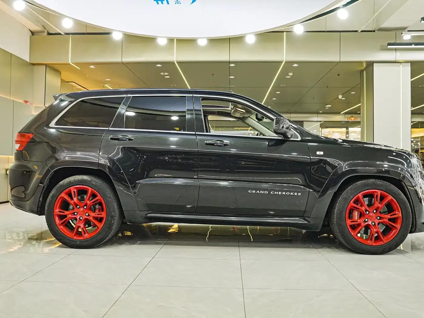 2012 Jeep Grand Cherokee SRT 6.4L SRT8 — миниатюра 26