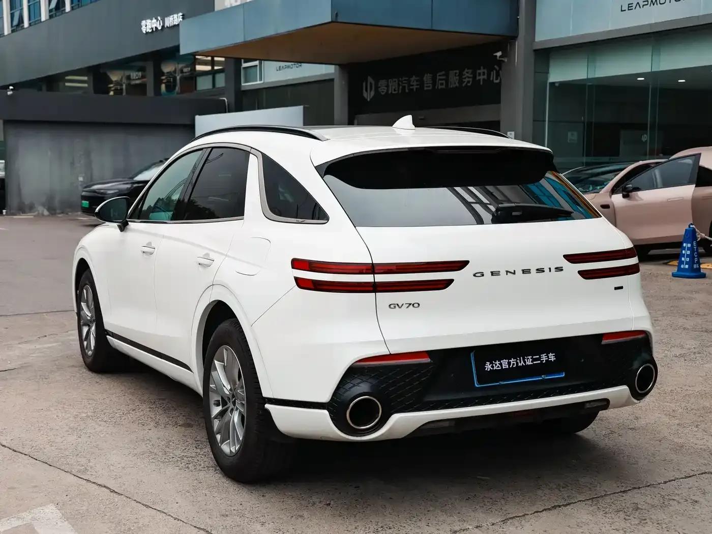 Genesis GV70 2023 2.5T 2WD Luxury Edition — миниатюра 2