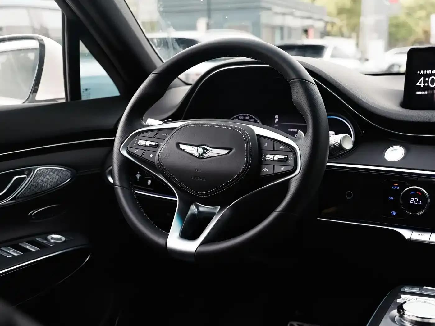 Genesis GV70 2023 2.5T 2WD Luxury Edition — миниатюра 12