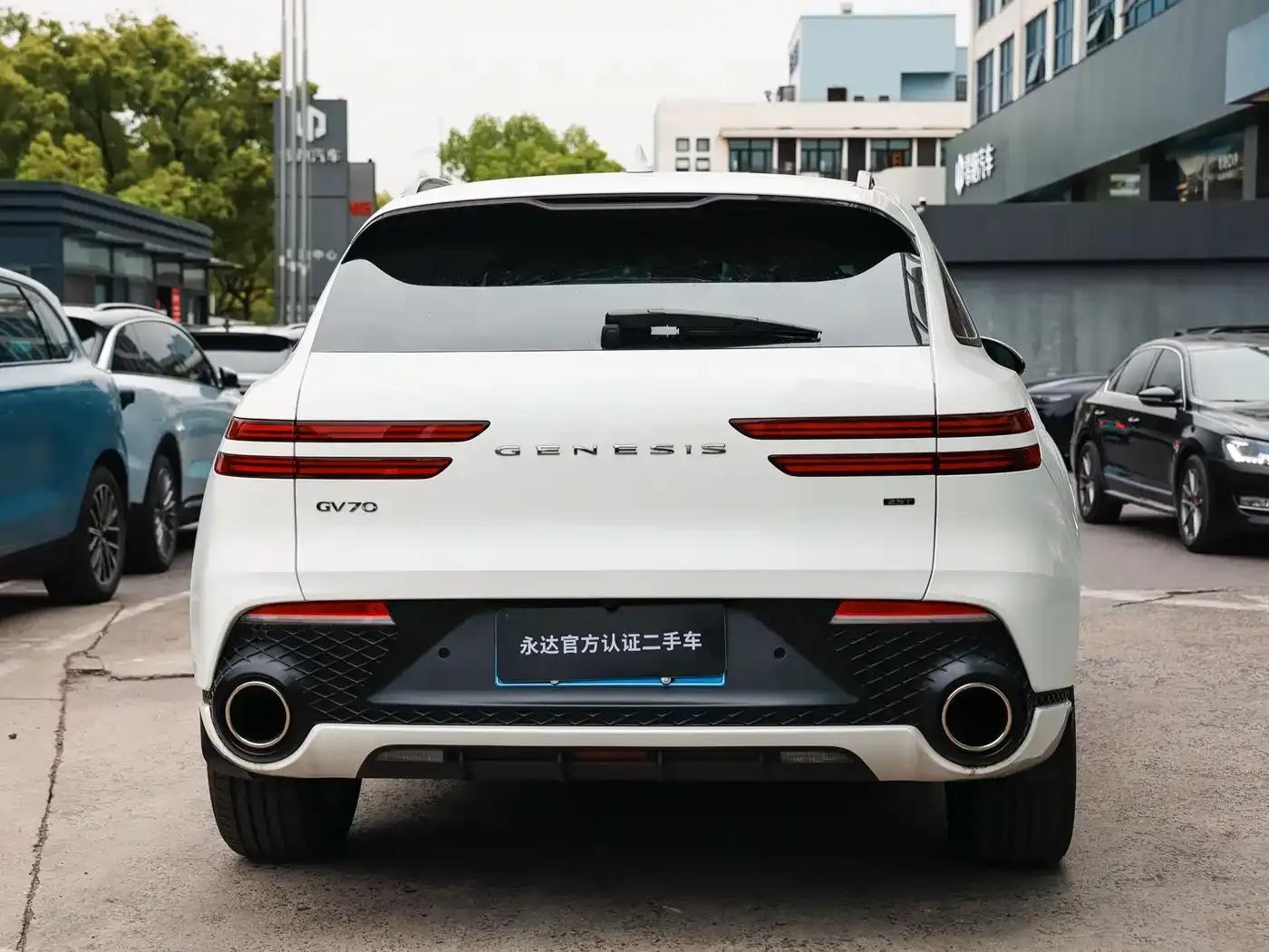 Genesis GV70 2023 2.5T 2WD Luxury Edition — миниатюра 3