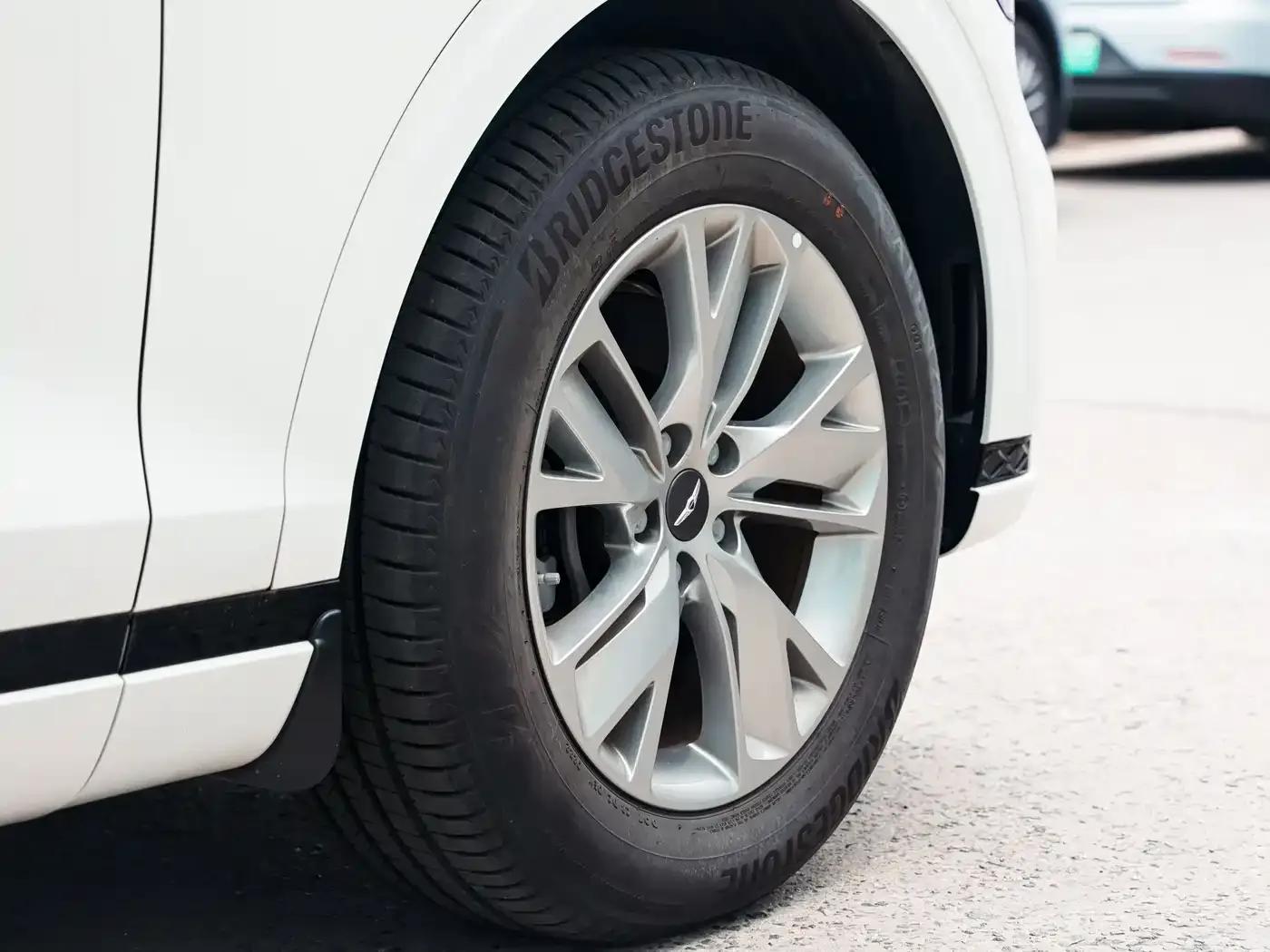 Genesis GV70 2023 2.5T 2WD Luxury Edition — миниатюра 5