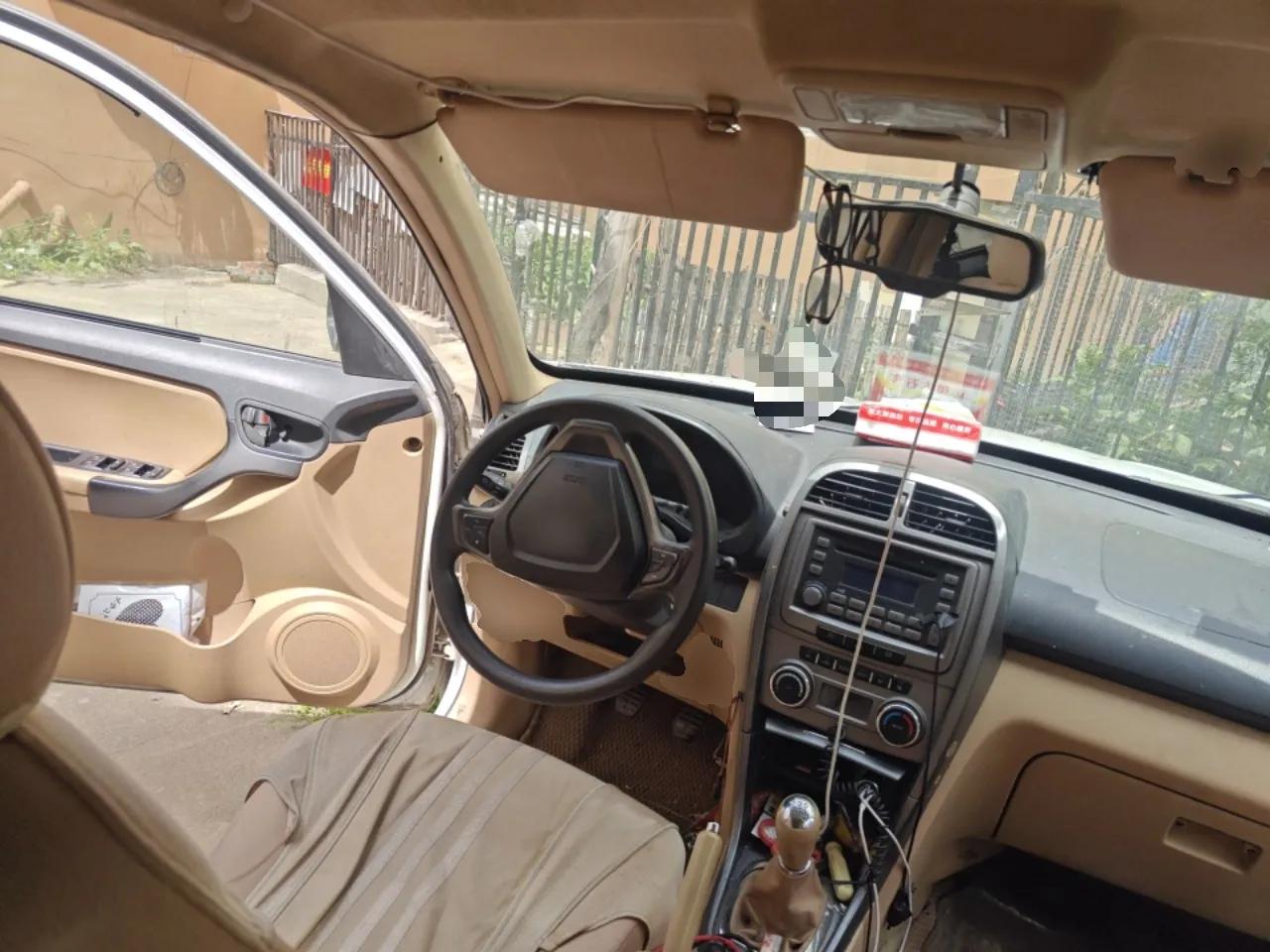 Chery Tiggo 2012 Elite Edition Facelift 1.6L Manual Comfort DVVT — миниатюра 11