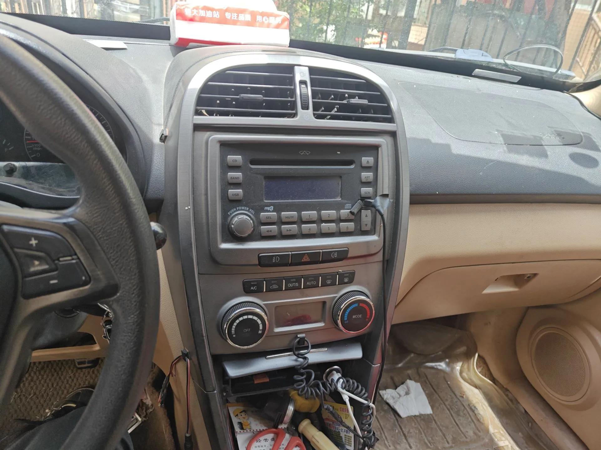 Chery Tiggo 2012 Elite Edition Facelift 1.6L Manual Comfort DVVT — миниатюра 14