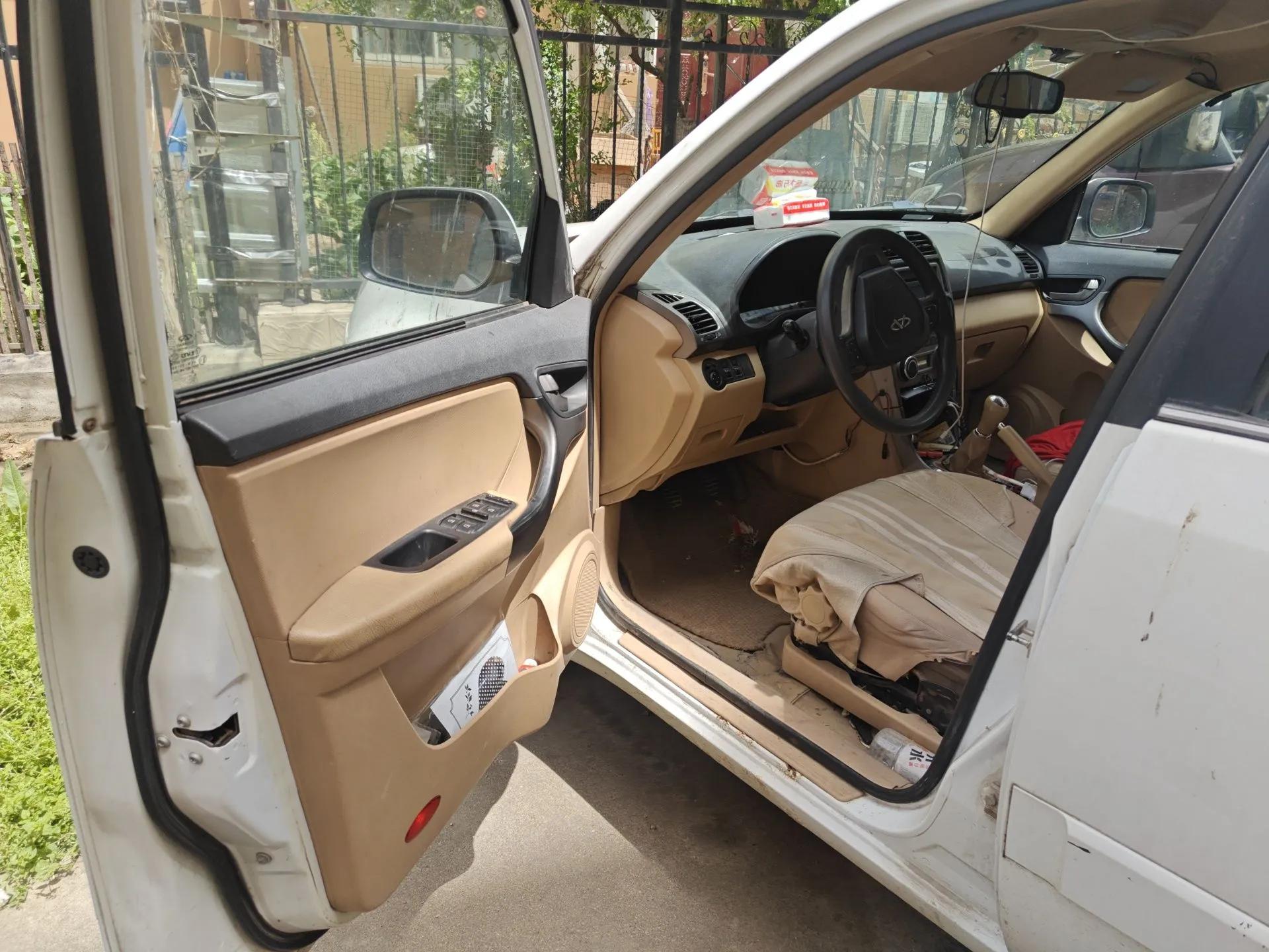 Chery Tiggo 2012 Elite Edition Facelift 1.6L Manual Comfort DVVT — миниатюра 17