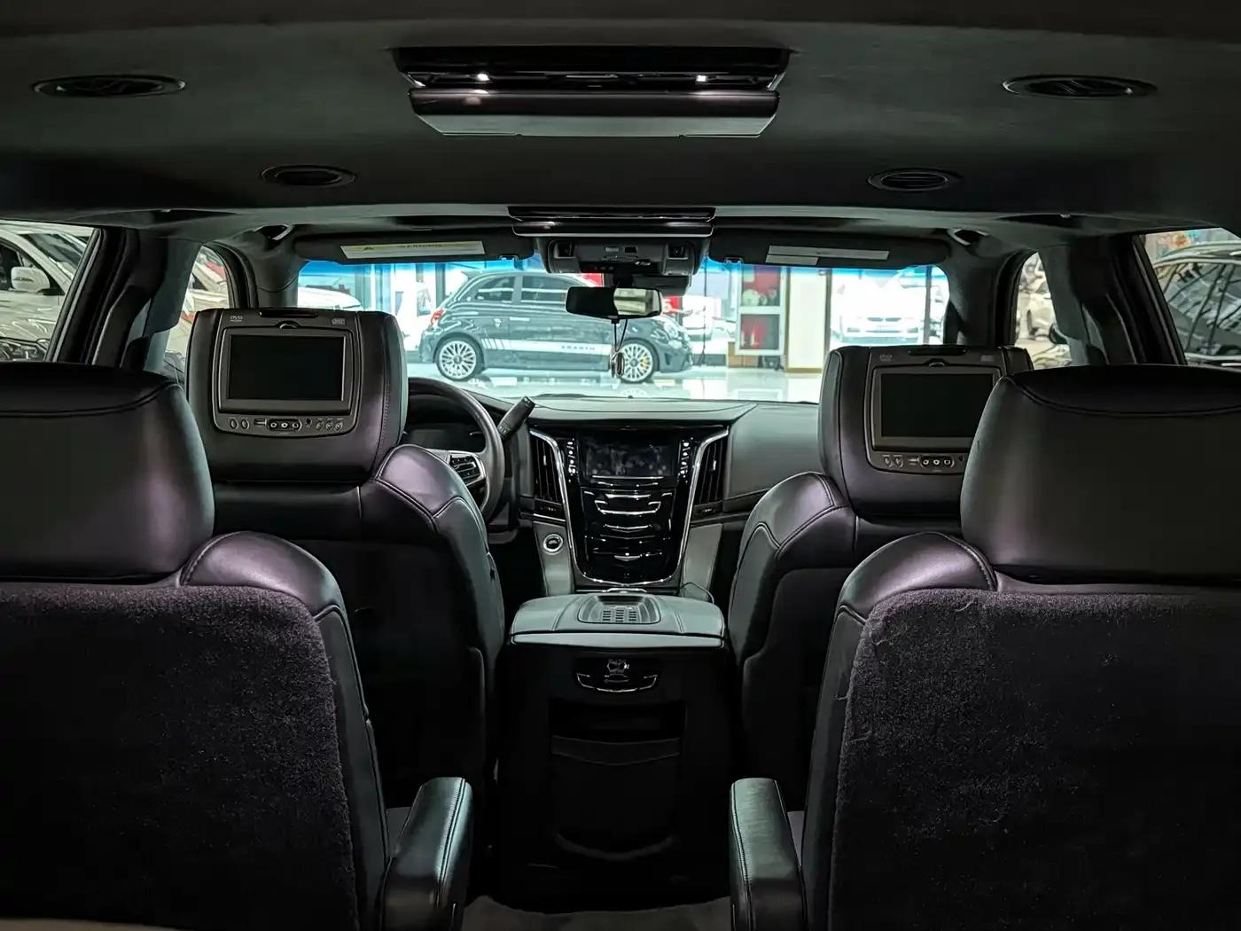 2017 Cadillac Escalade 6.2L ESV Platinum Edition Extended Wheelbase — миниатюра 11